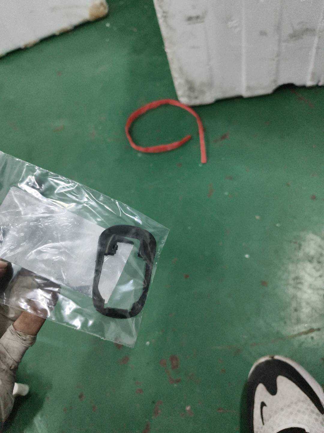 4L0837211 前门外拉手隔垫(左后)