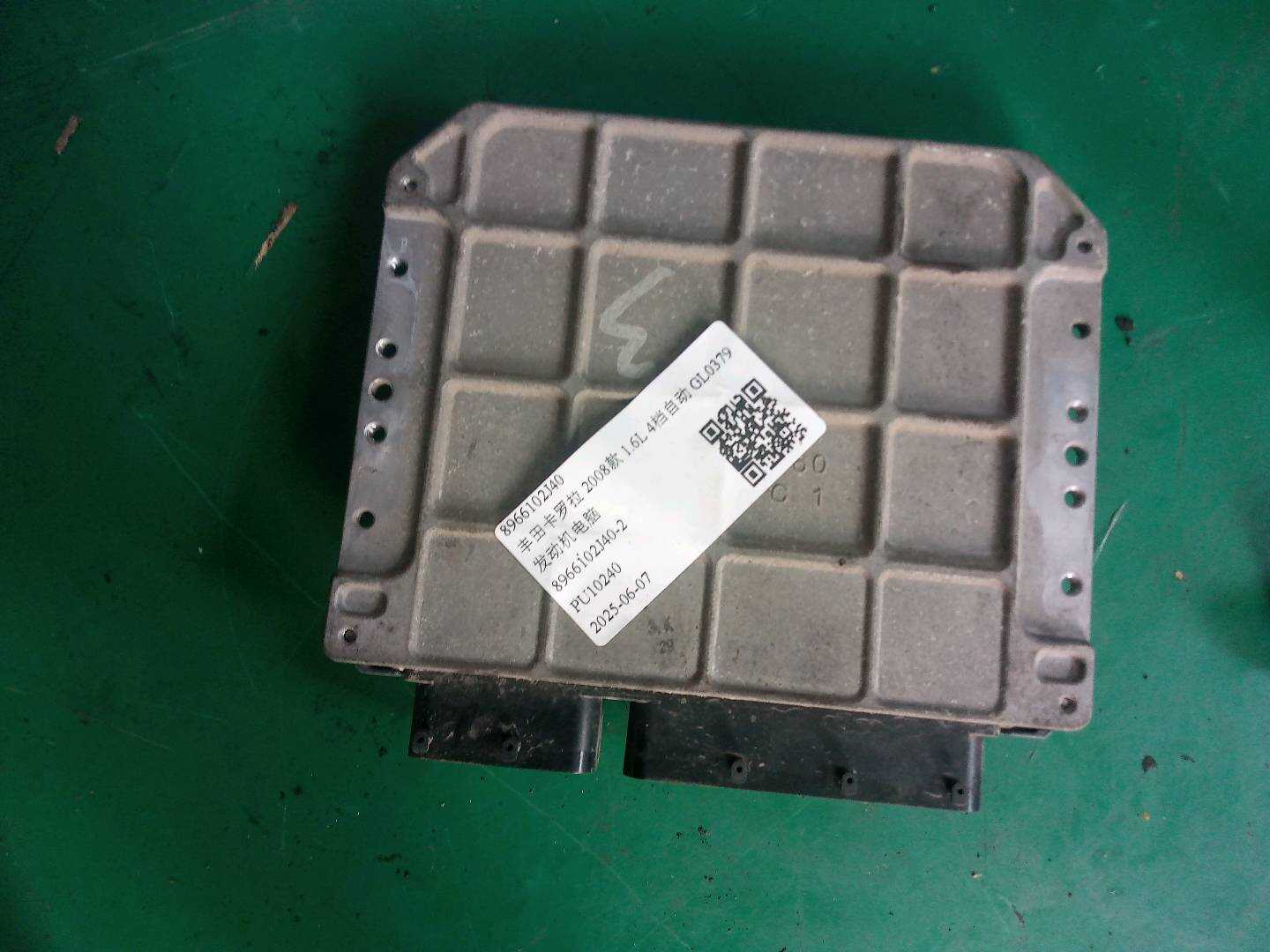 8966102J40 发动机电脑