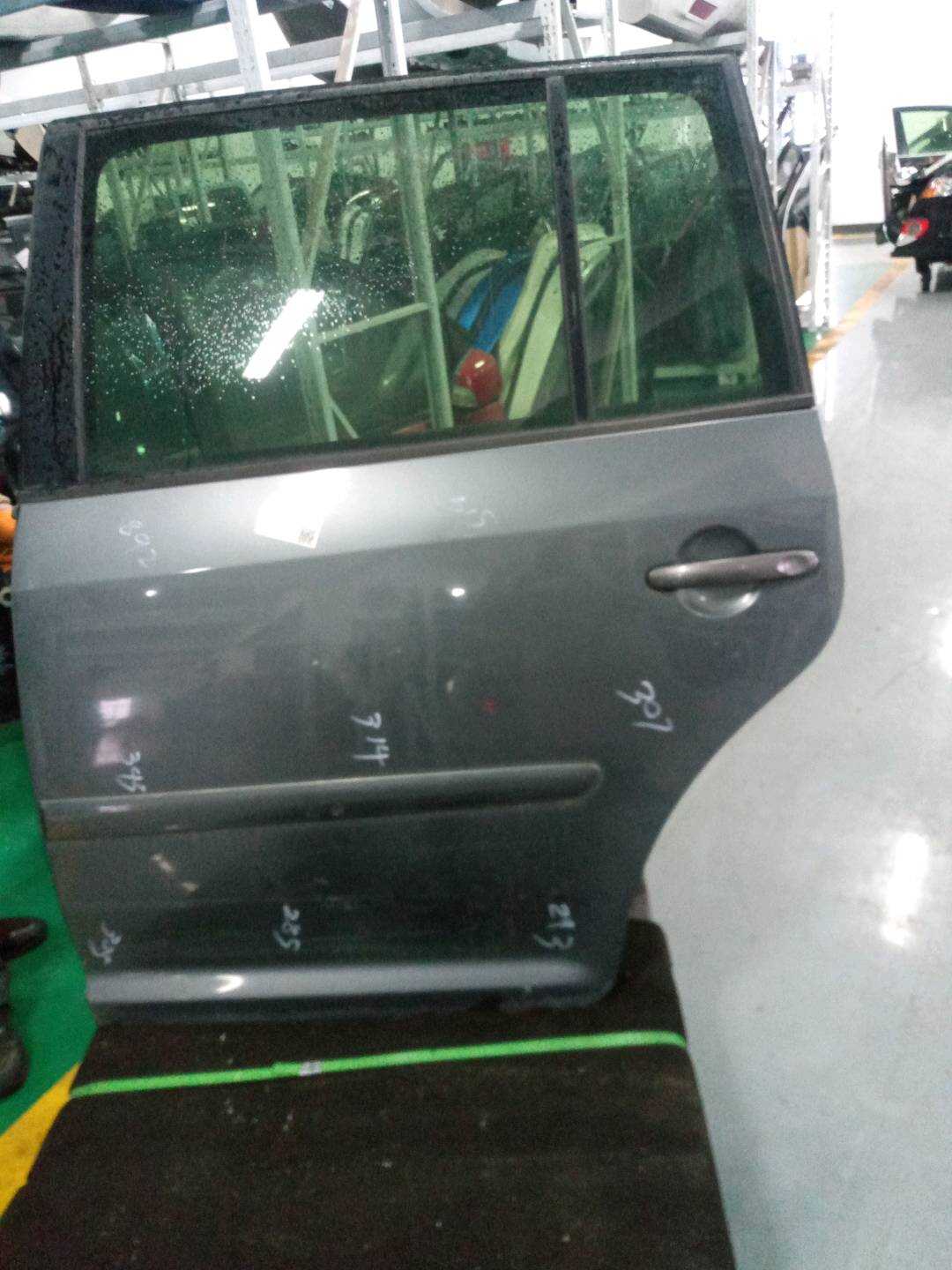 2025041909566 后门壳(左)