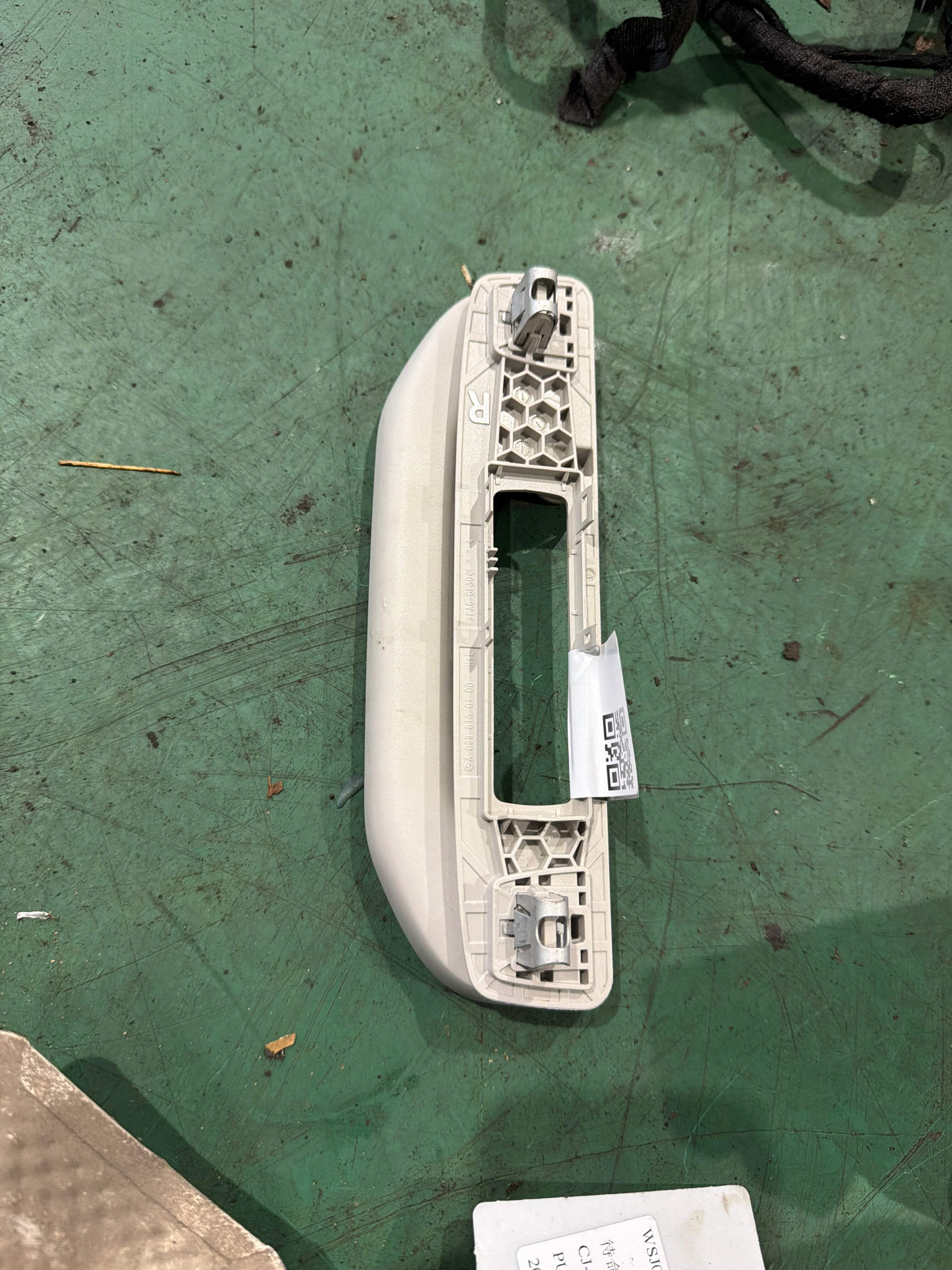 A16681006547H52 车顶扶手(右后)