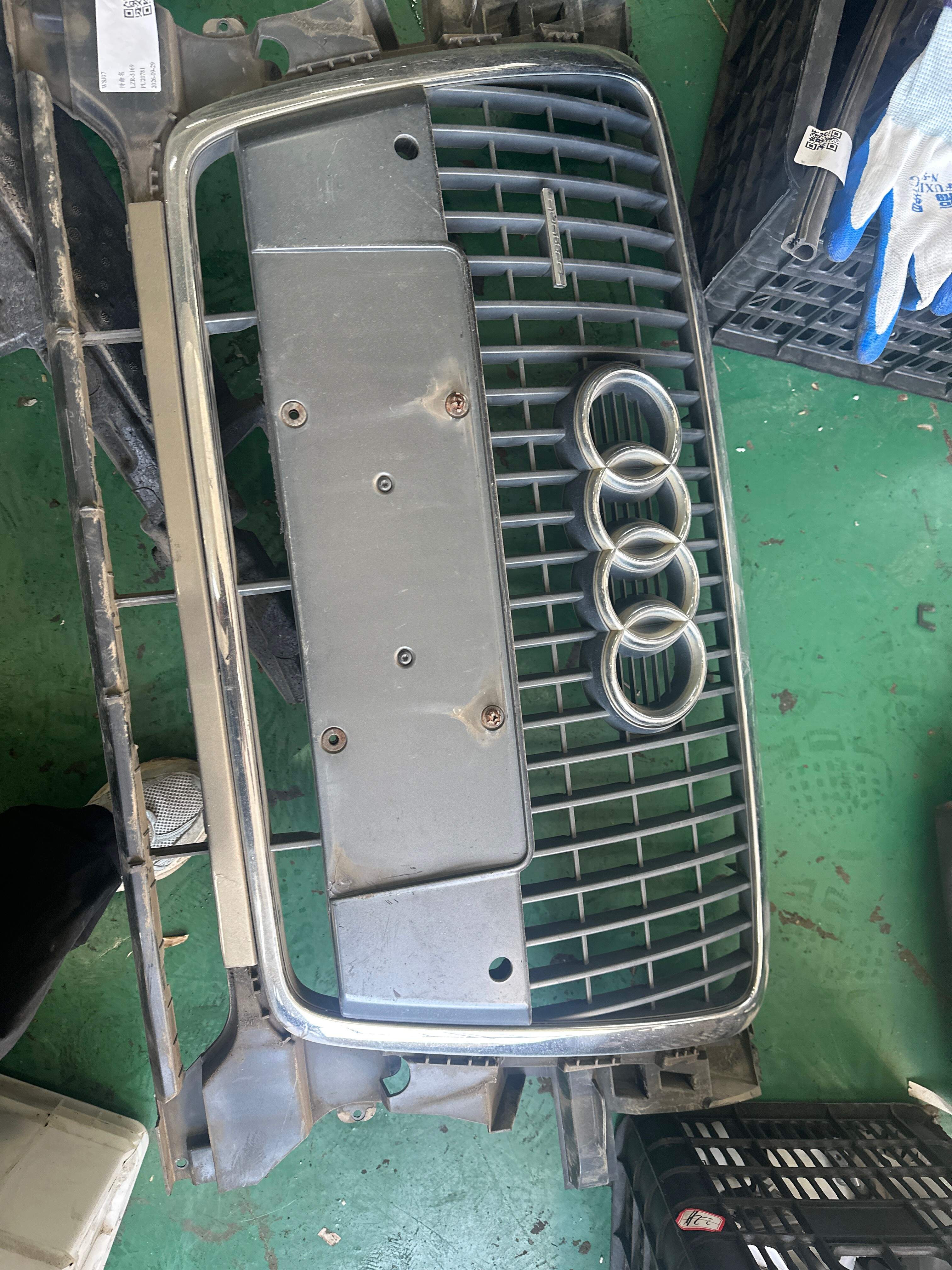 L8R0853651A1QP Front Grille