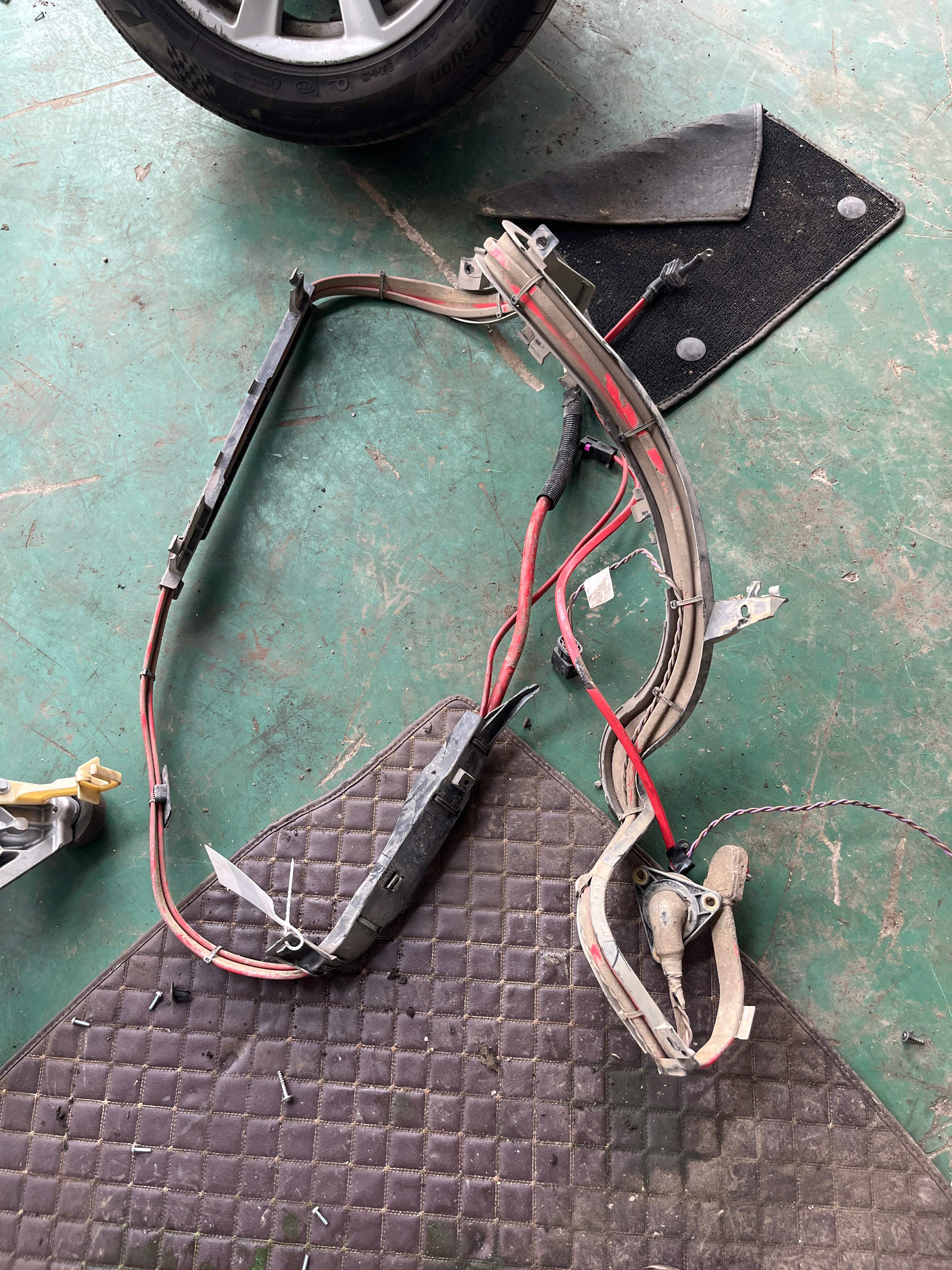 61129348288 Battery Cable (Floor)