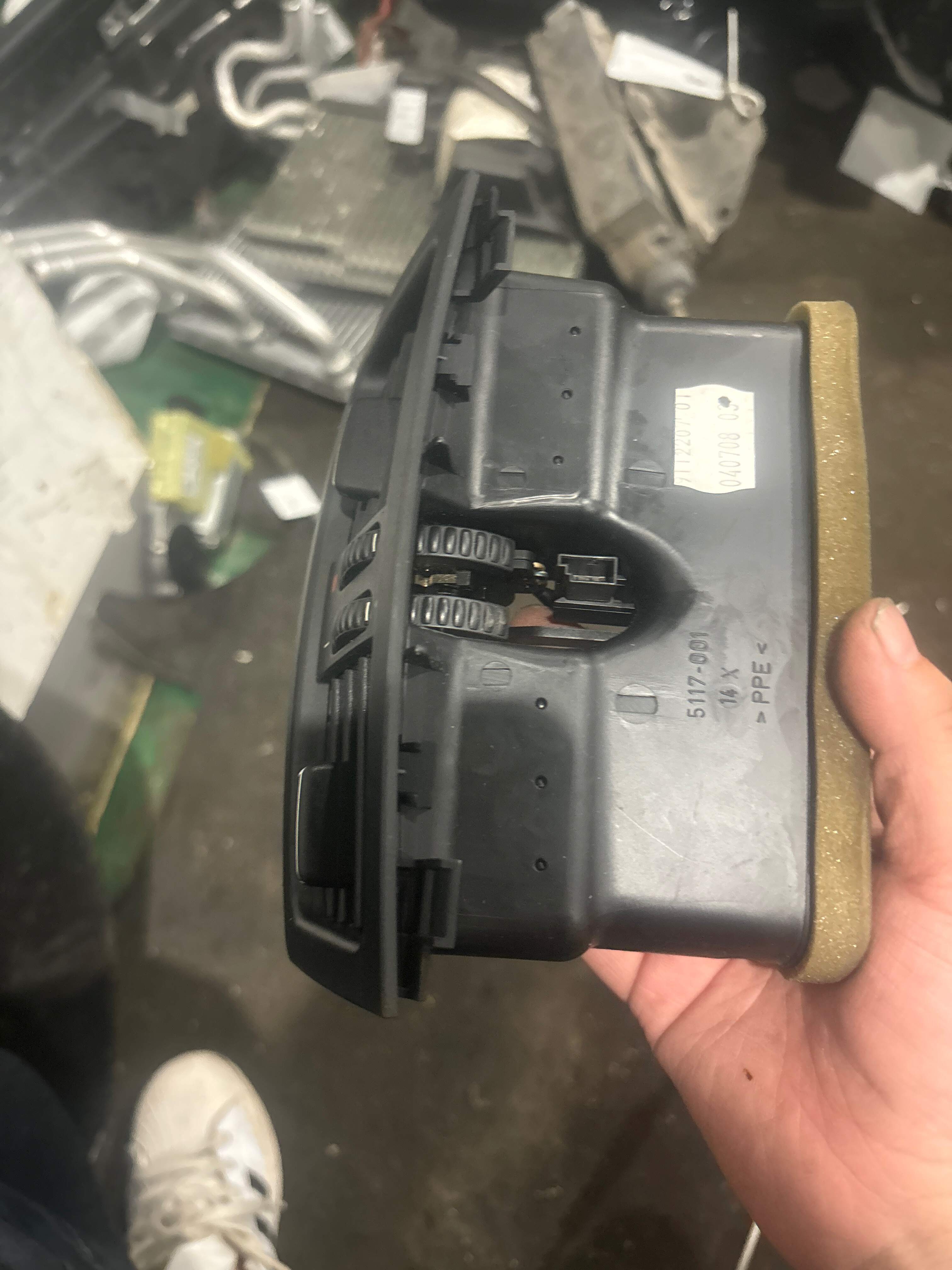 64226985301 Center Console Vent, Rear