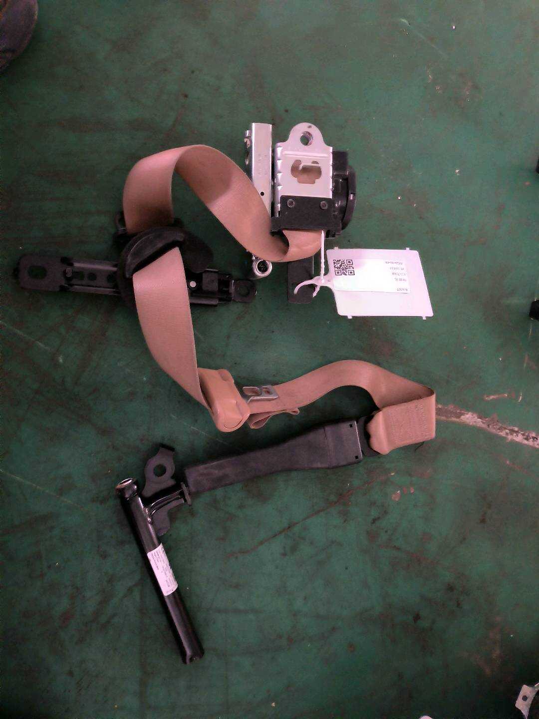 P0009146AI 1st Row Retractor Assembly - Right