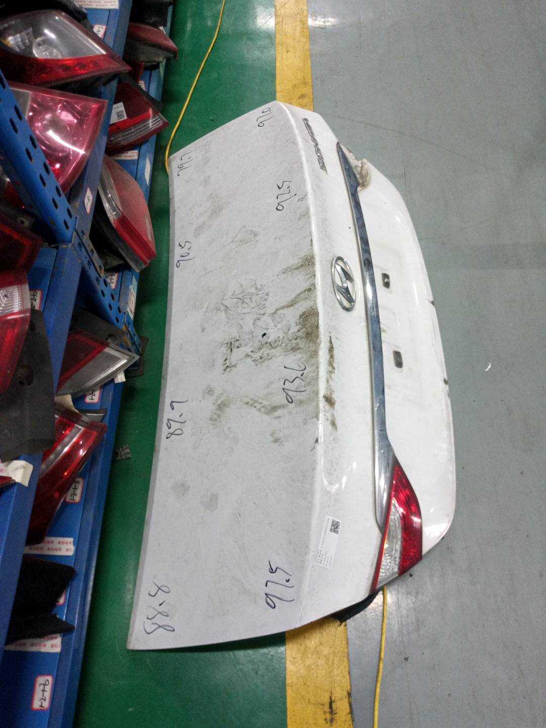 692004Q000 Trunk Lid