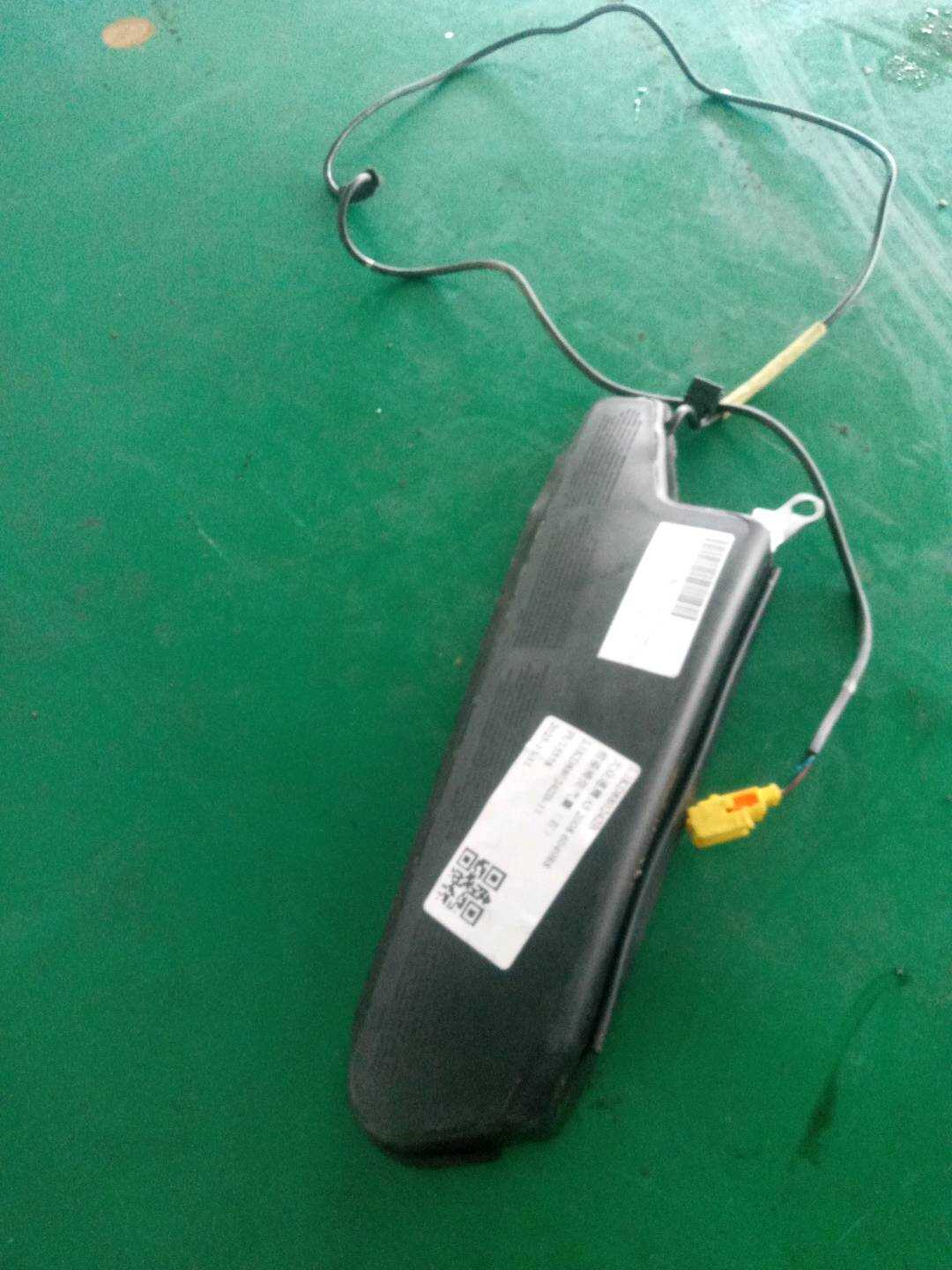 L1KD880242B 前座椅侧气囊(右)
