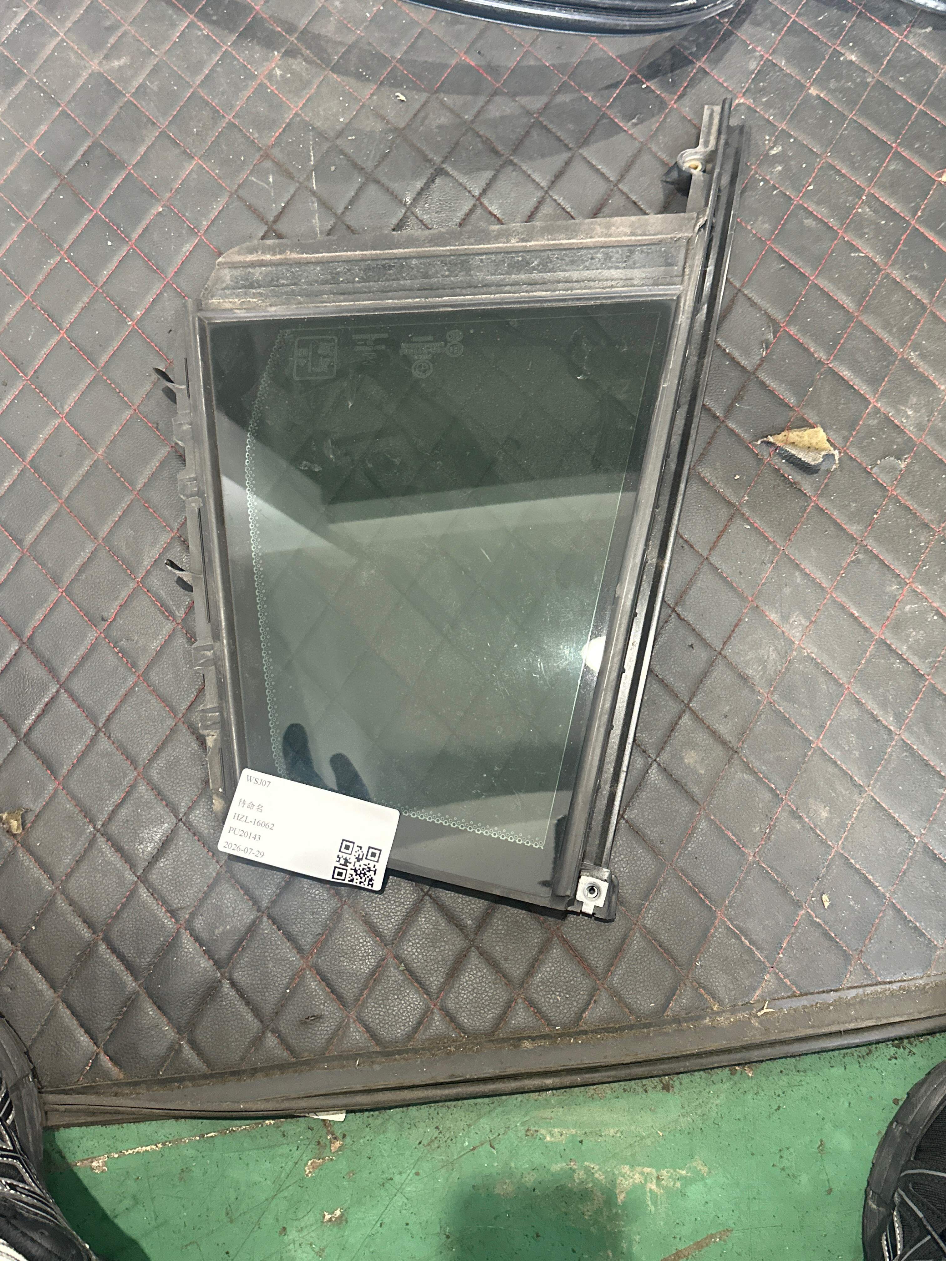 51357416541 后门三角窗玻璃（左）