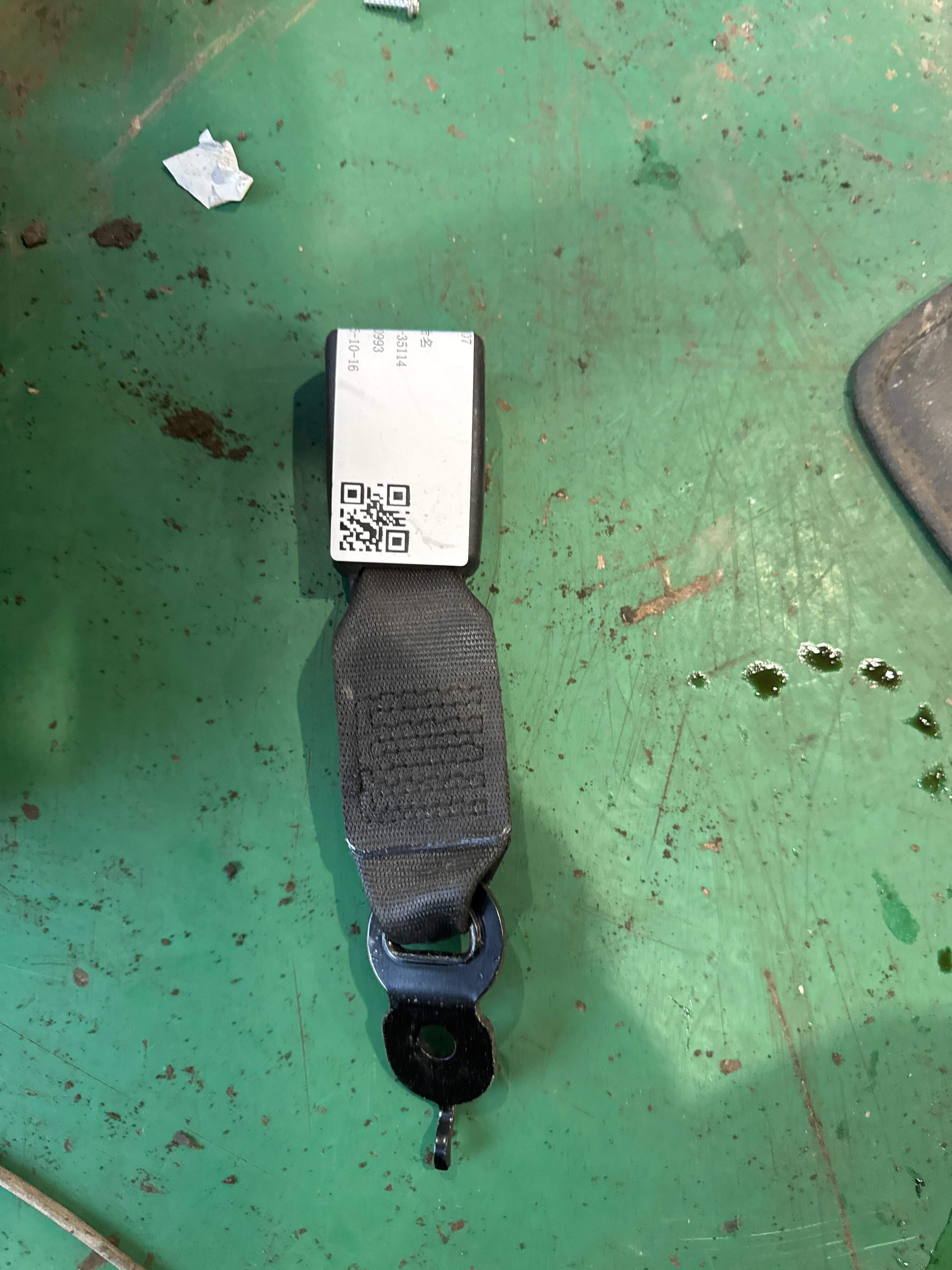 72117243275 Rear Seat Belt Buckle, Center