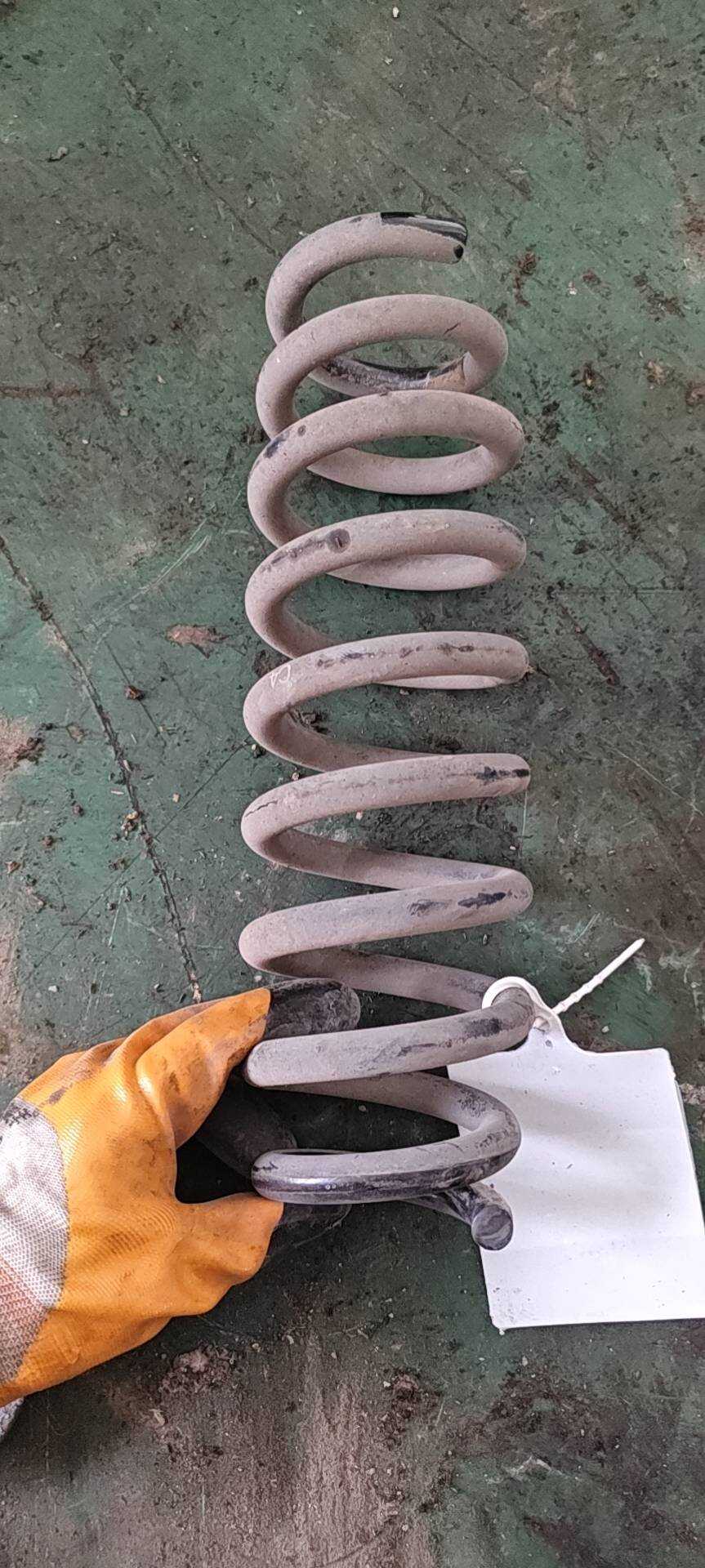 33536767337 后减震器螺旋弹簧