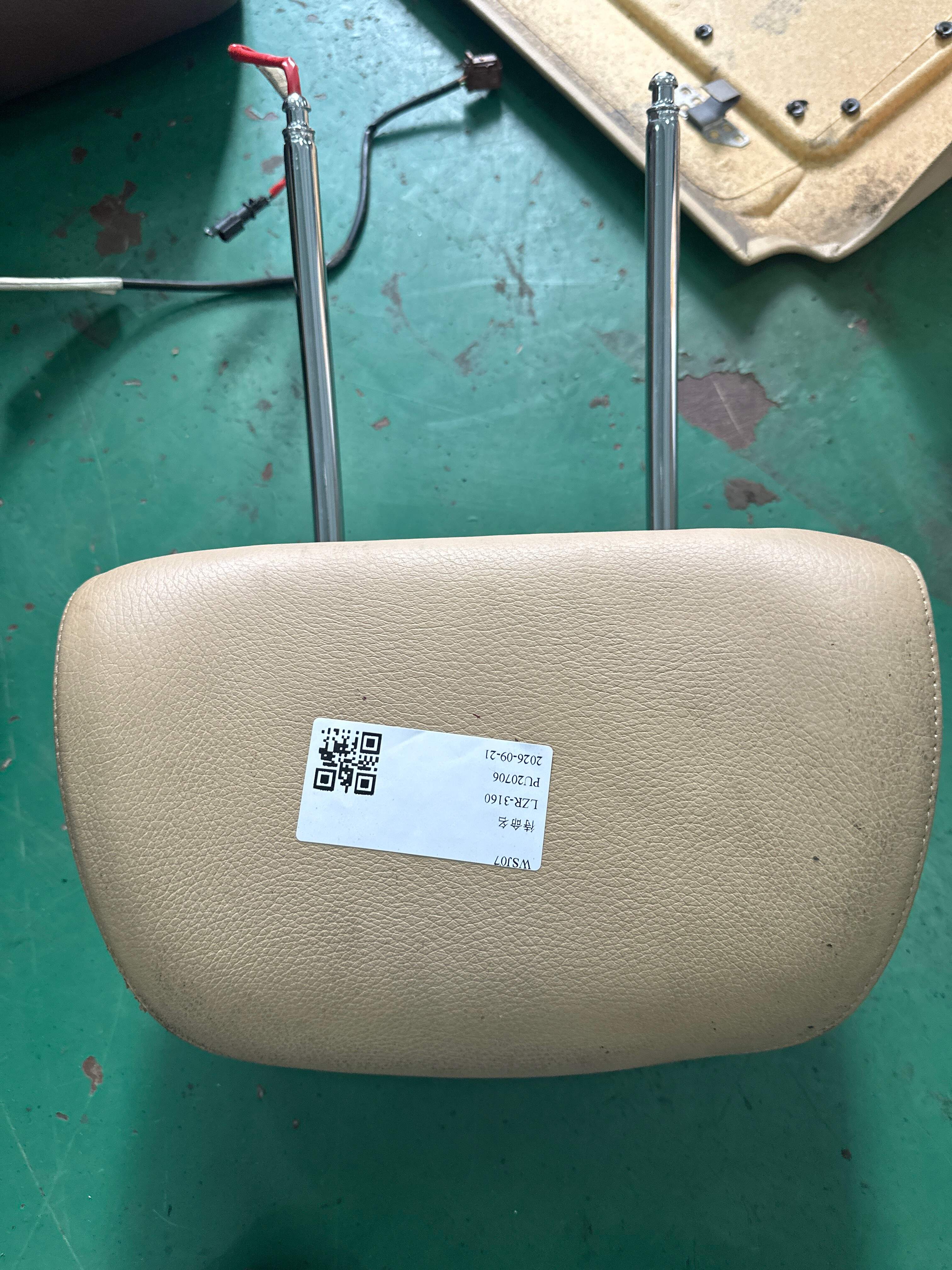 52109143879 副驾驶员座椅头枕