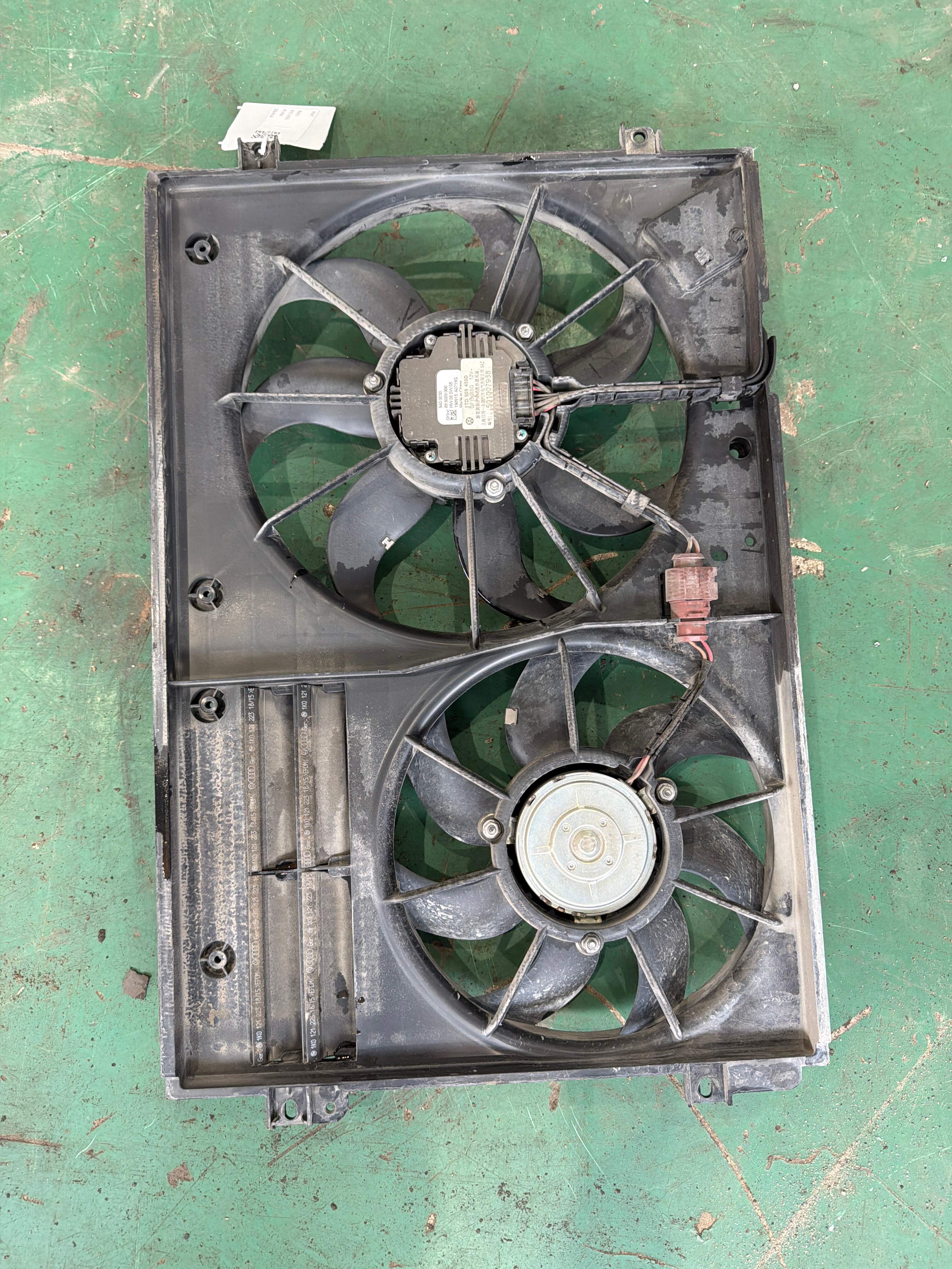 1K0121205AD 水箱风扇总成