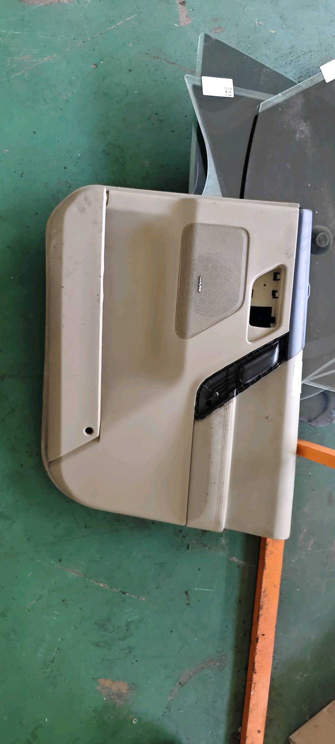 LR007839 Front Door Trim Panel, Right