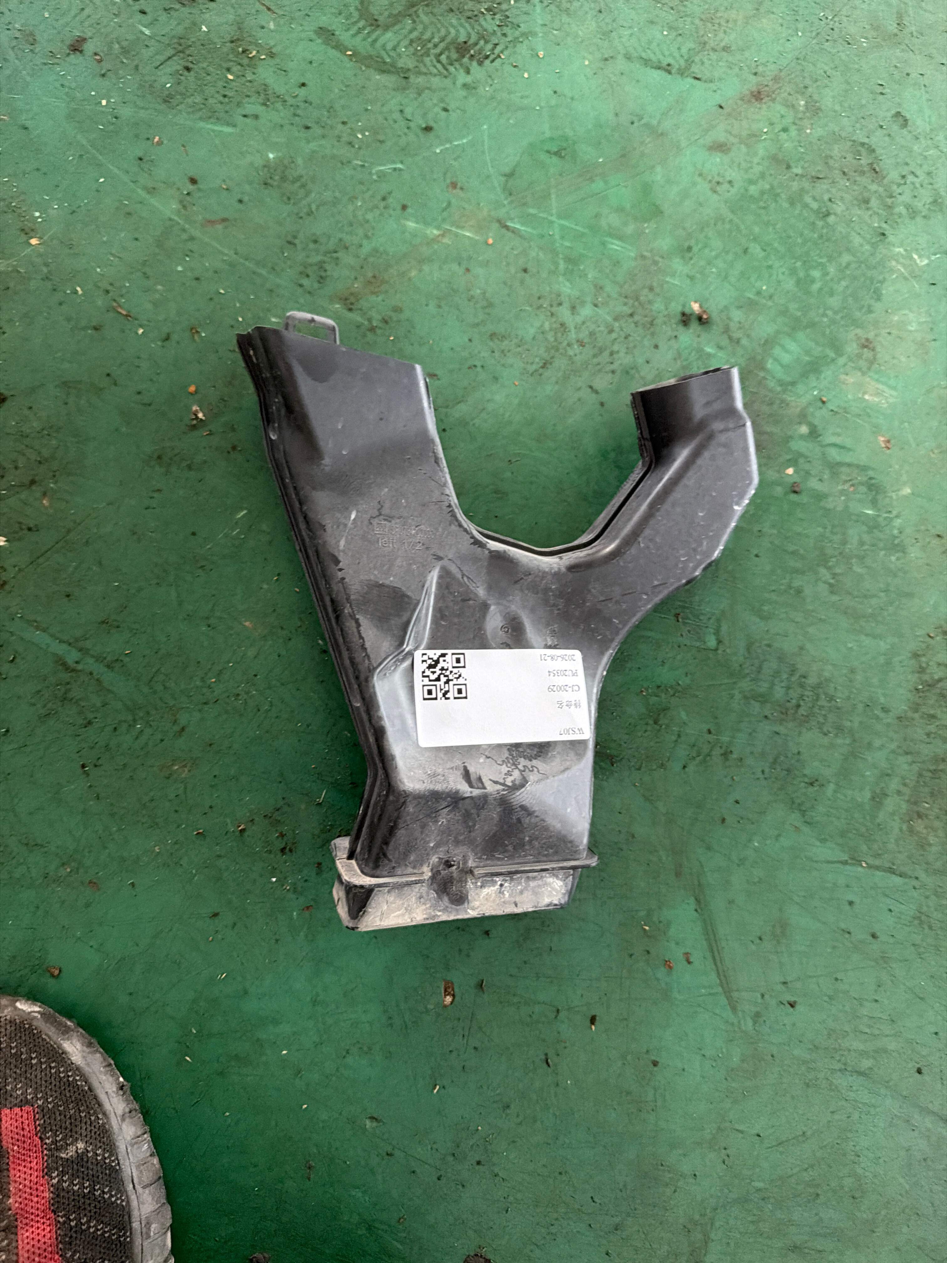 51317411521 Windshield Cowl Drain Hose, Left