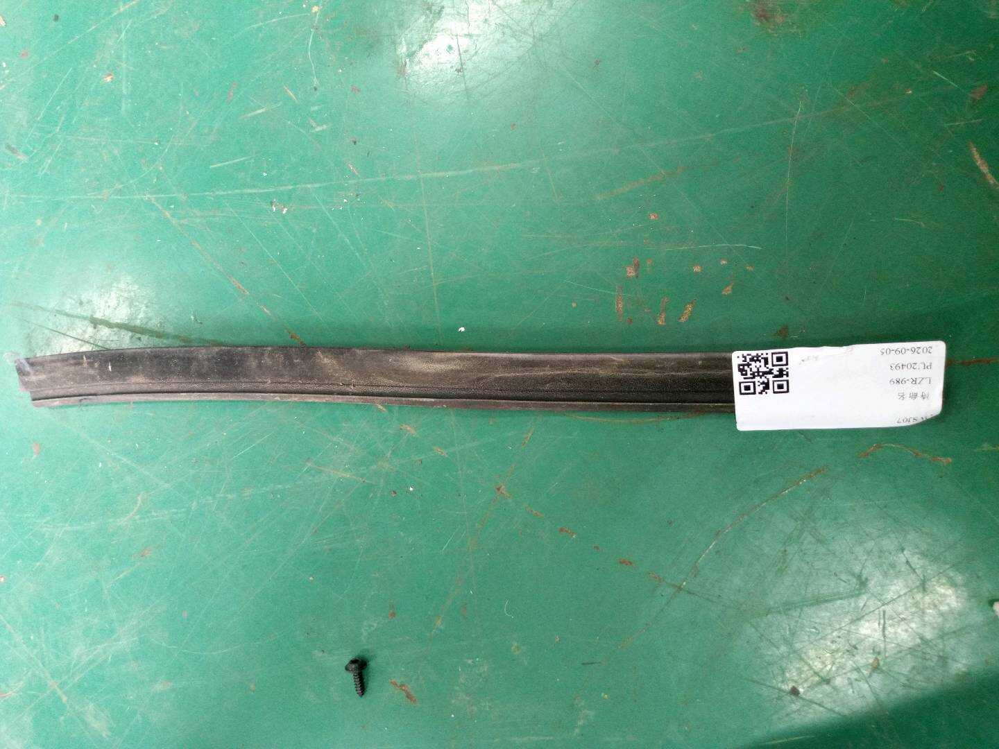323839433A 前门玻璃导轨绒槽(左前)