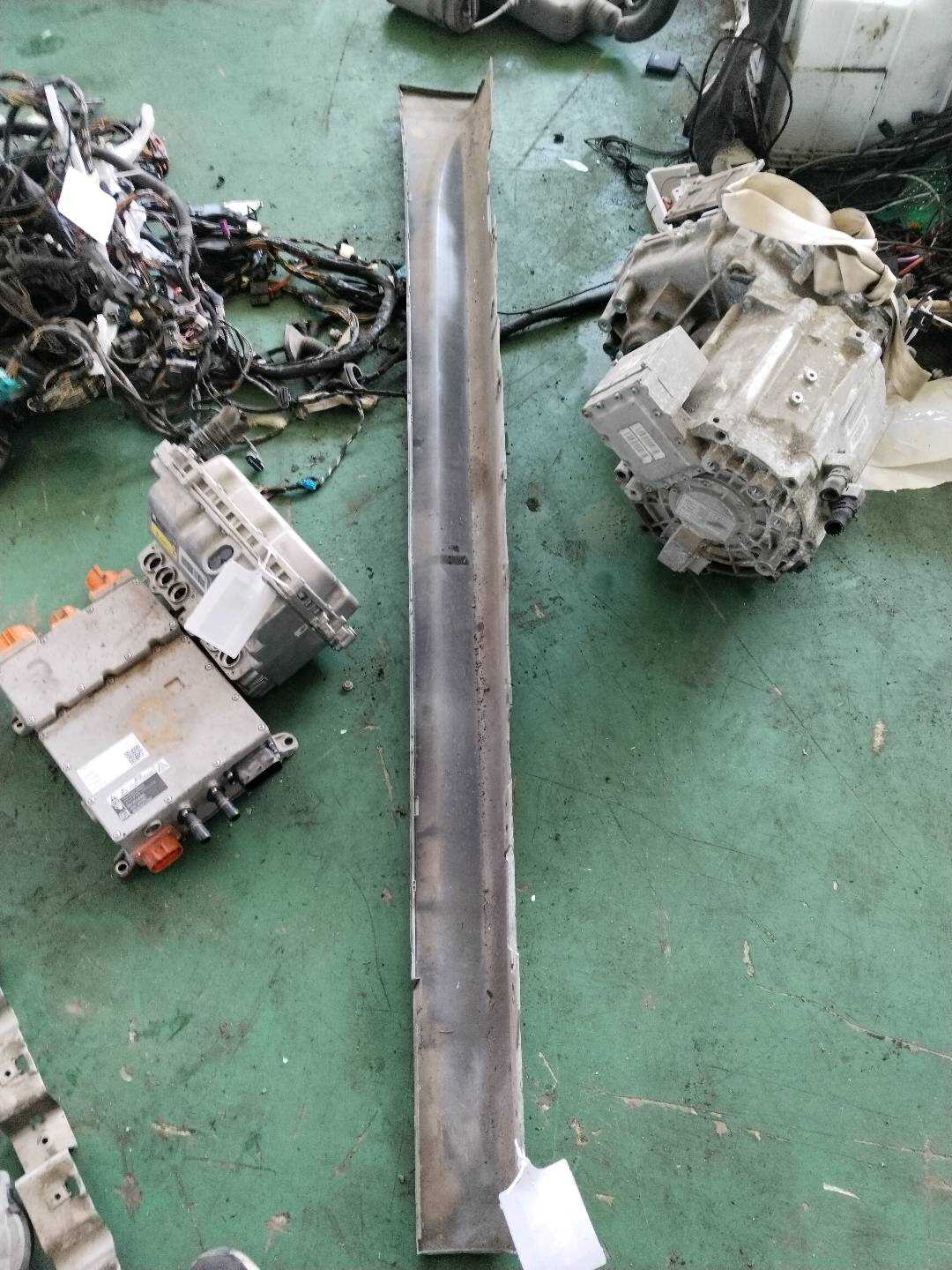 51777312752 底大边(右)