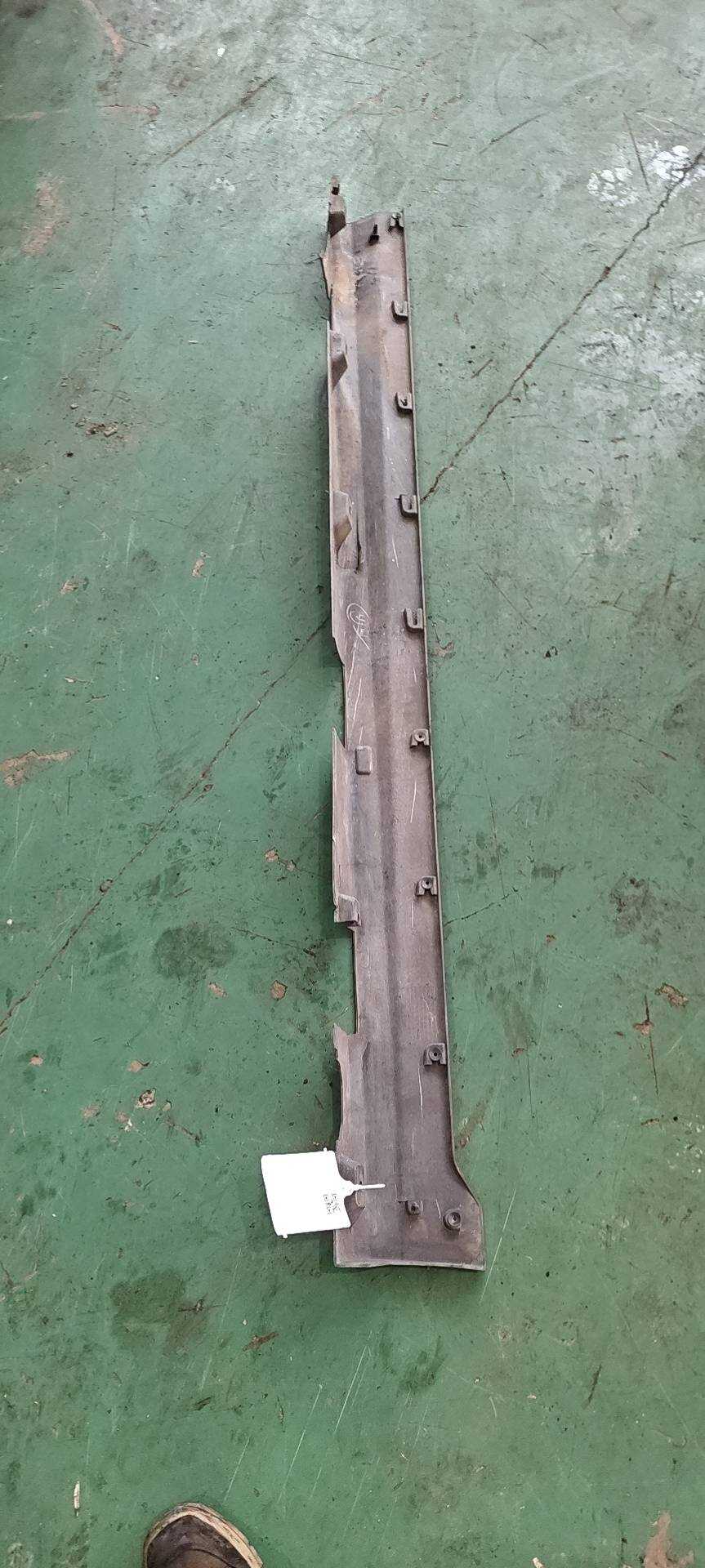 LR014201 Rocker Panel, Right