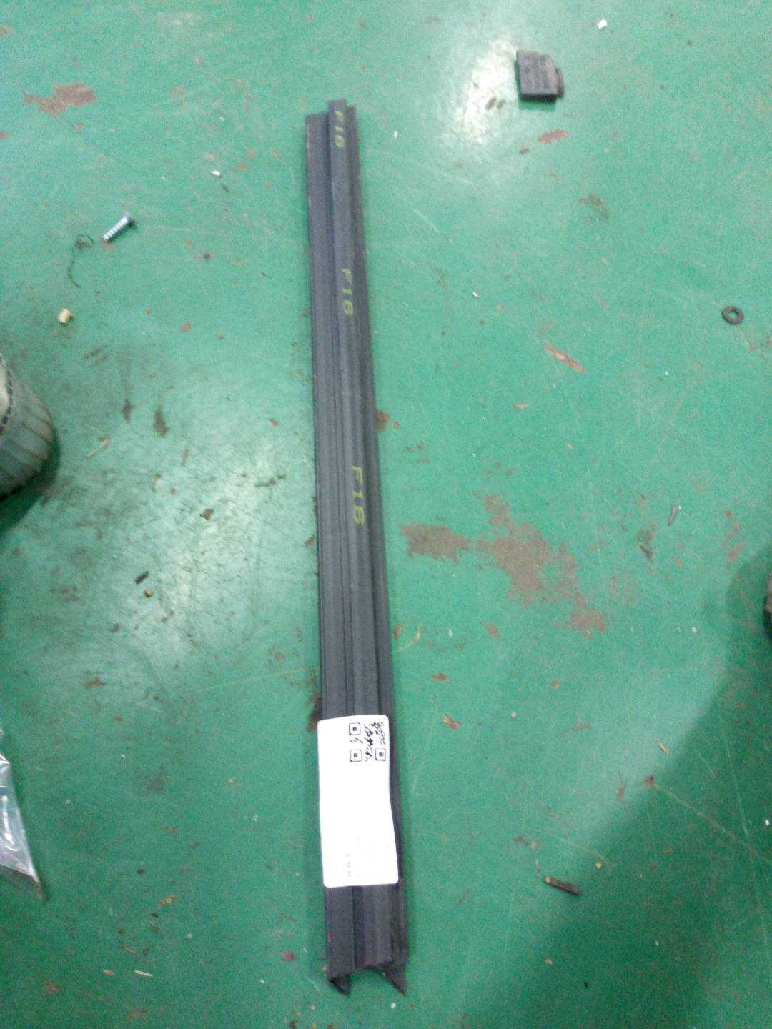 51357317849 后门玻璃压条（左外）