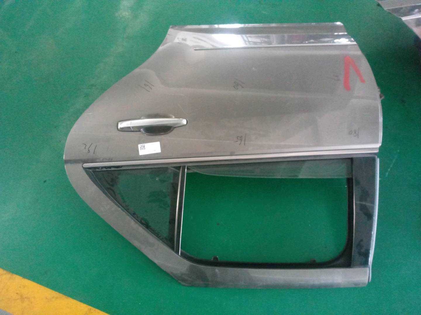 93733078 后门壳(左)