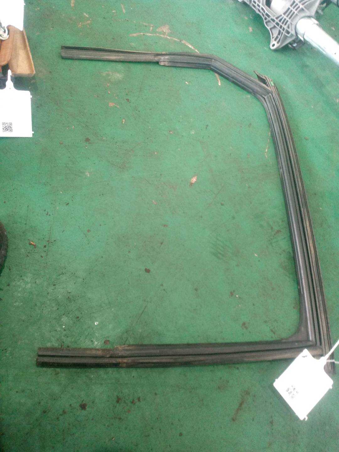 L8WD839432D Rear Door Window Felt Channel, Right