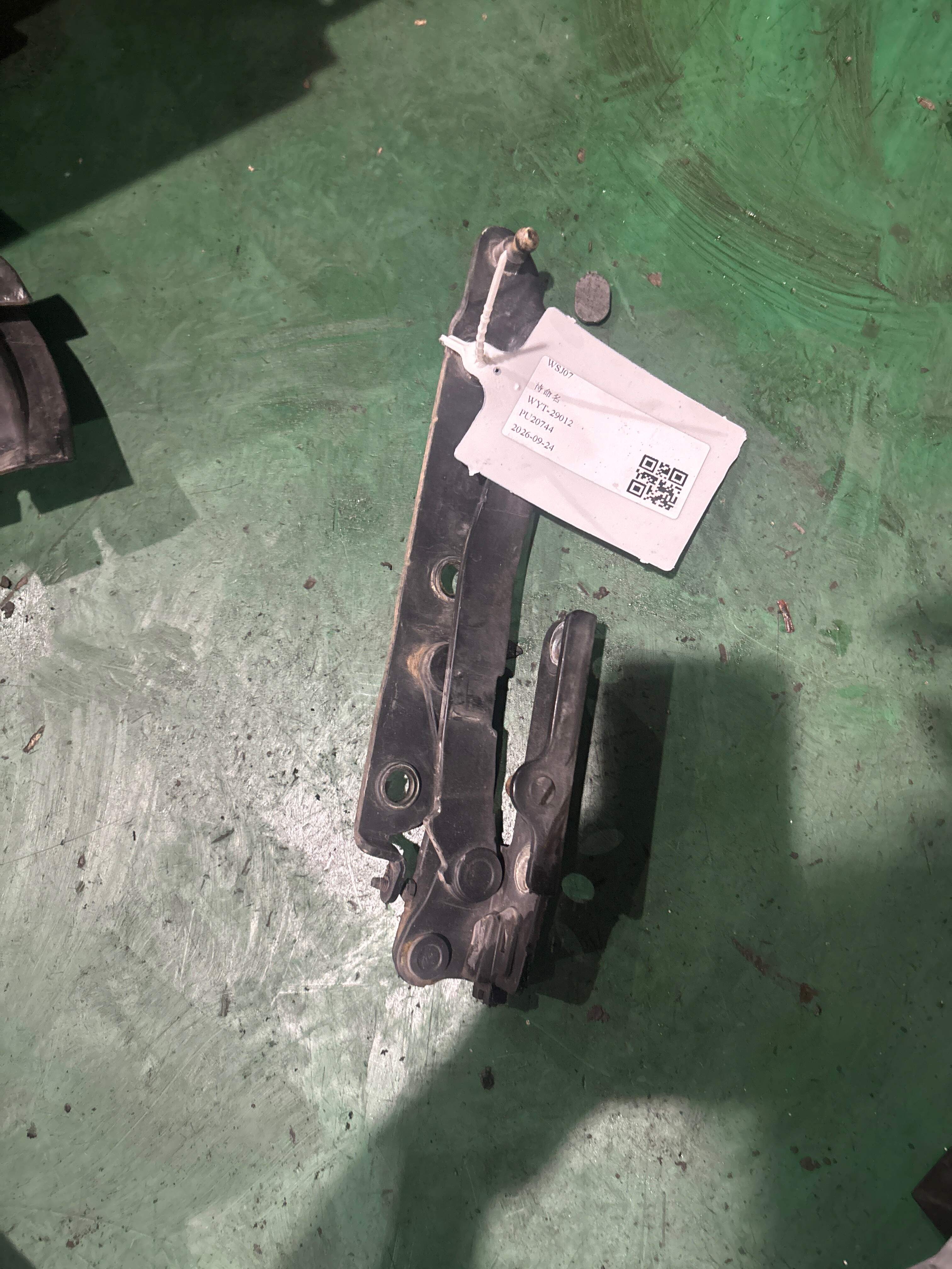 H4401JN0MA 尾盖铰链（左）