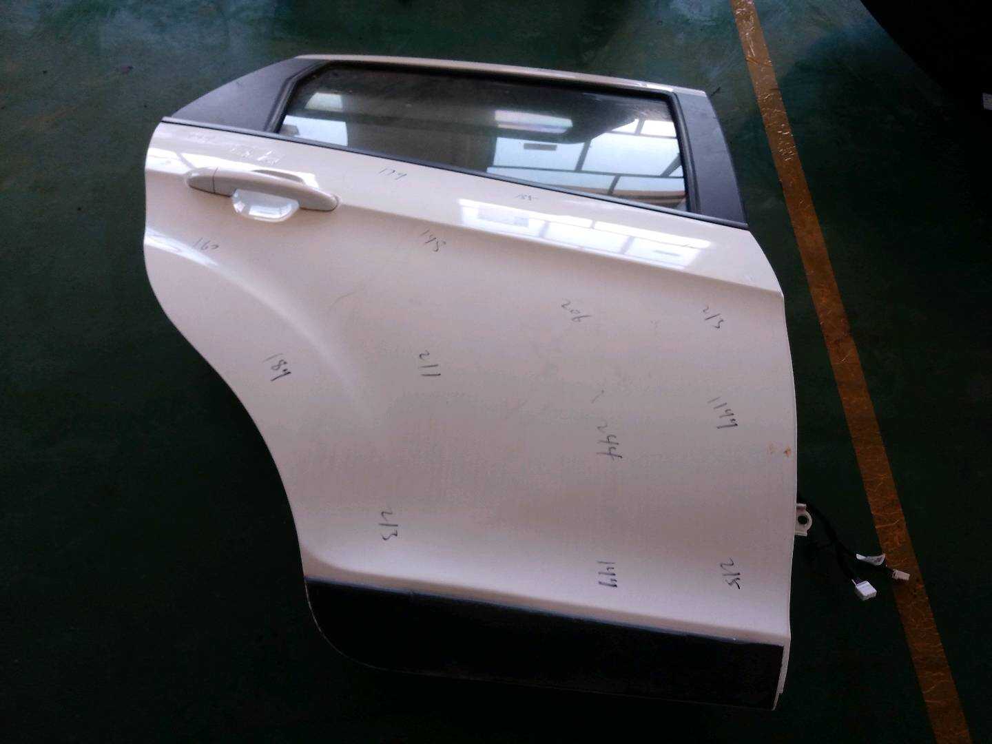 101204317301C15 后门壳(右)
