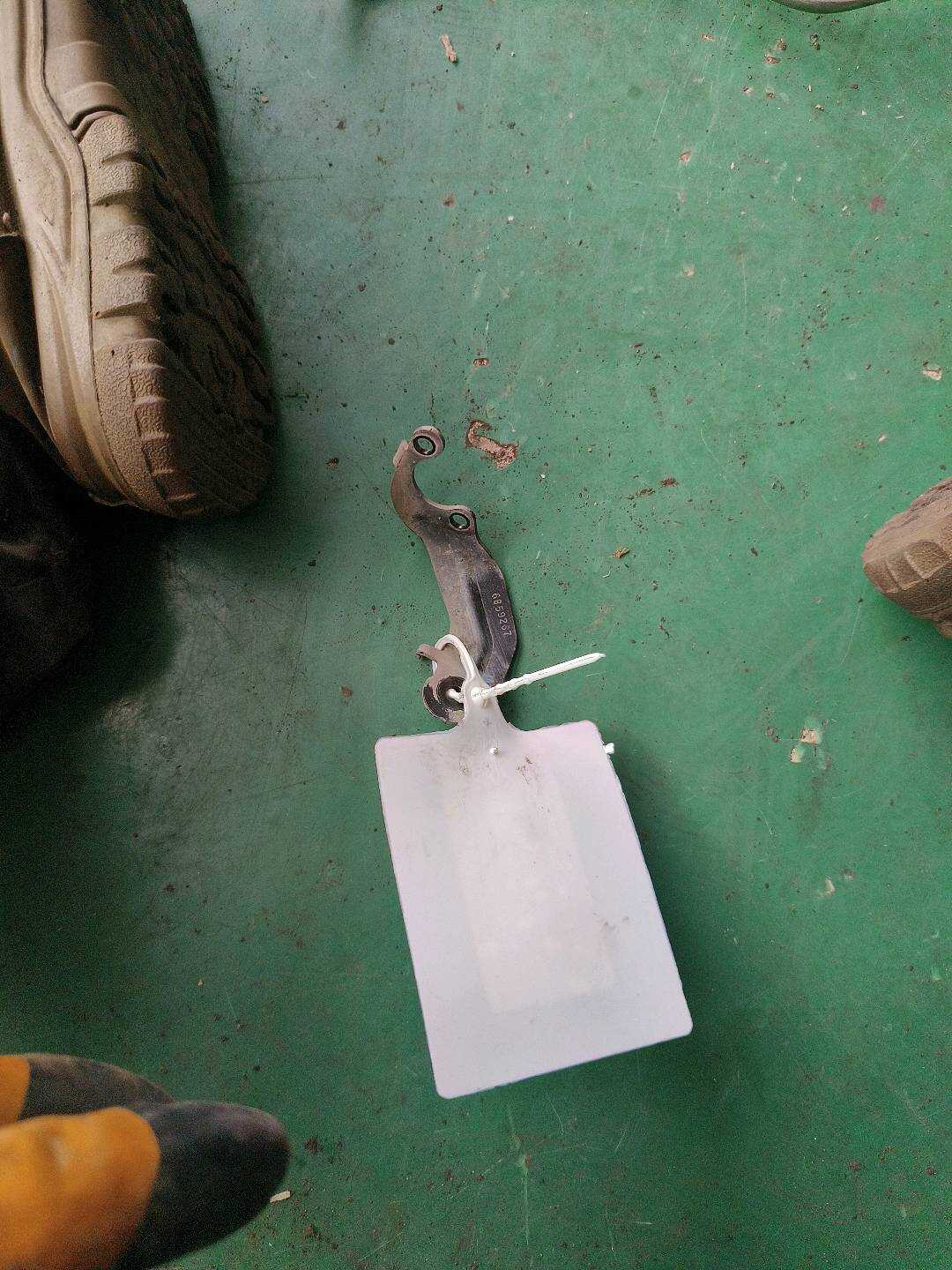 37146859267 车身高度传感器支架(前)