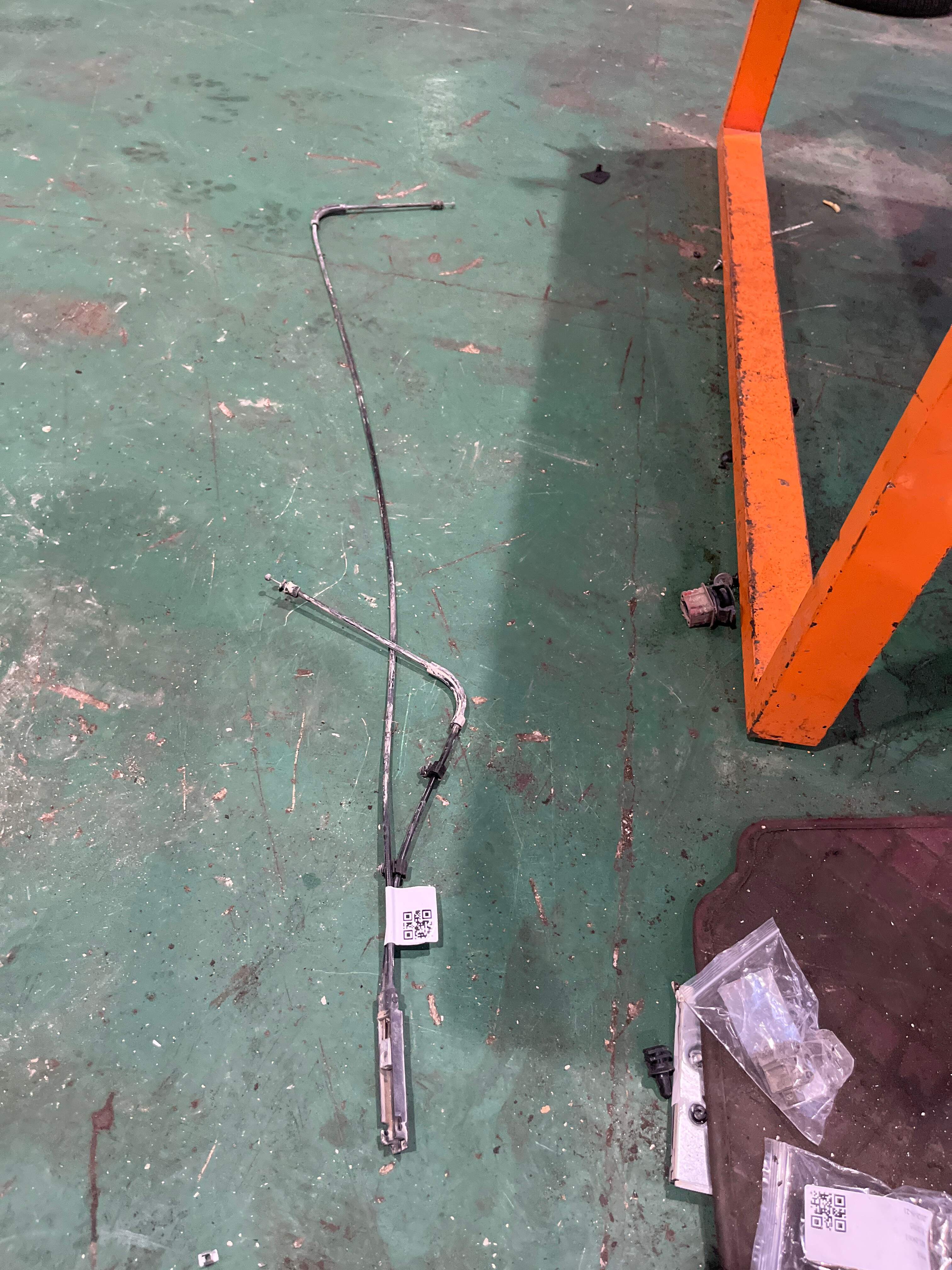 A2538806306 前机盖拉线(前)