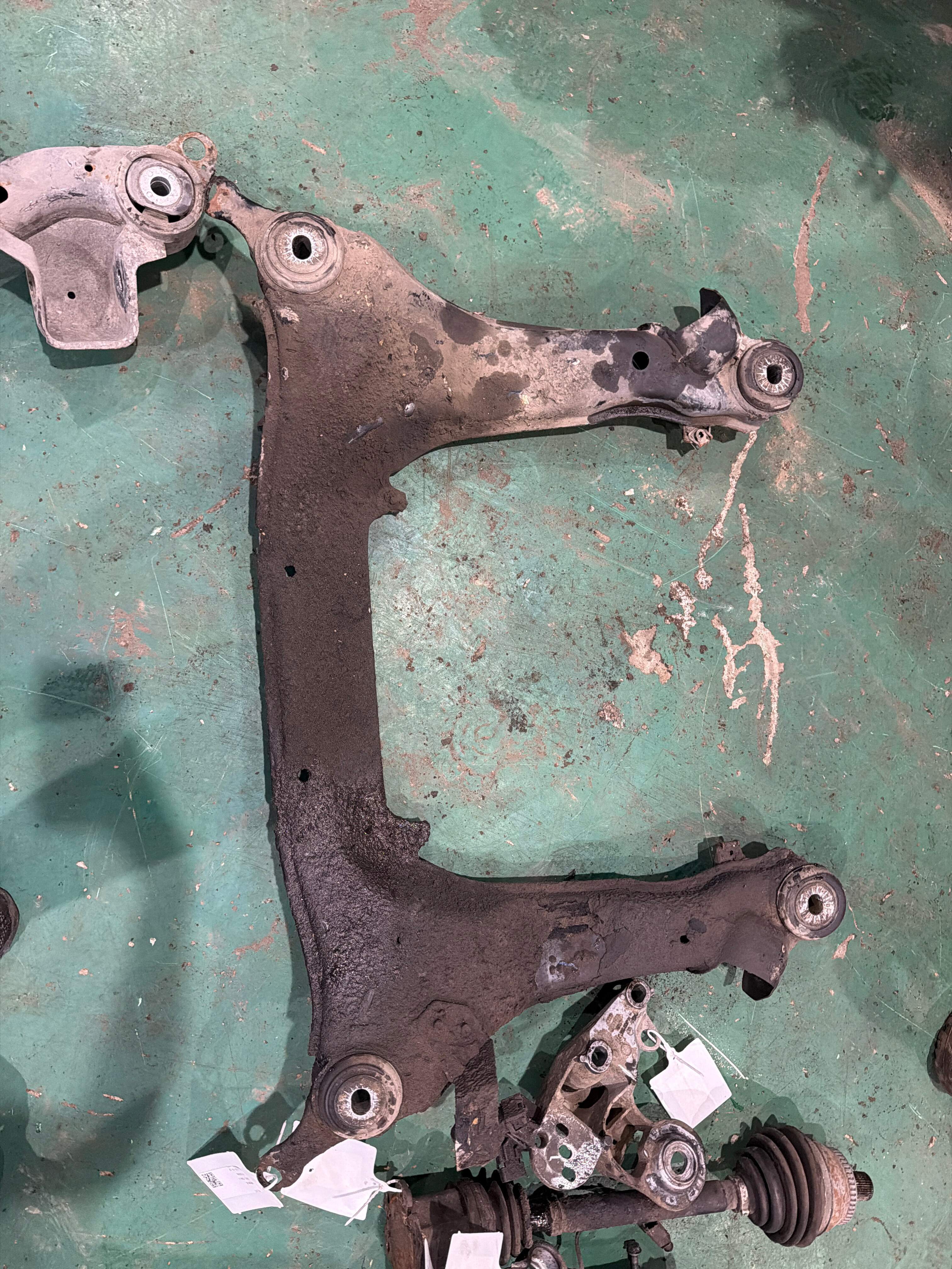 8E0399313BD Subframe Crossmember