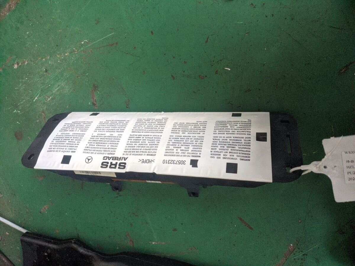 A1698600600 副驾驶员安全气囊