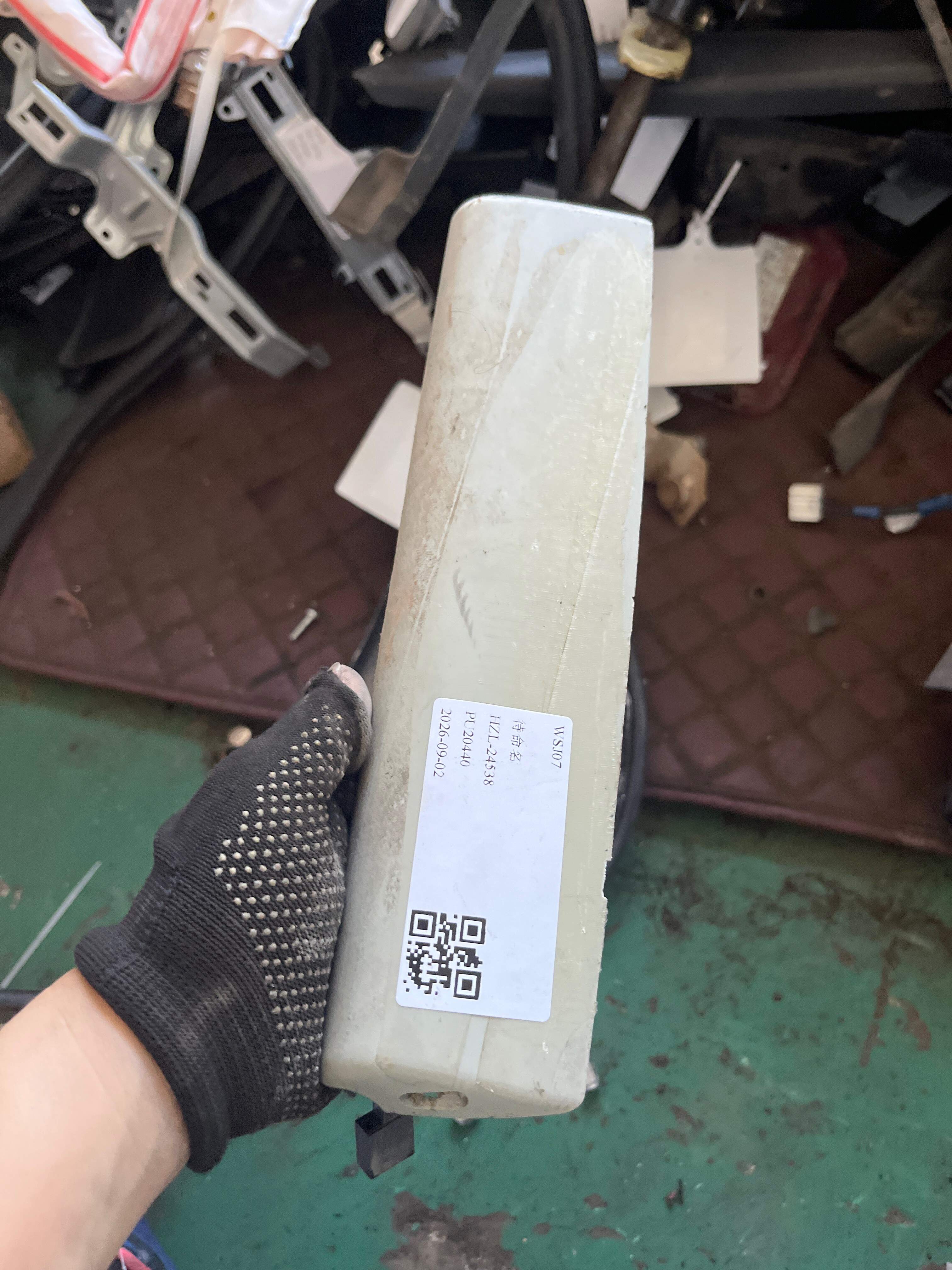 330945211A 高位刹车灯