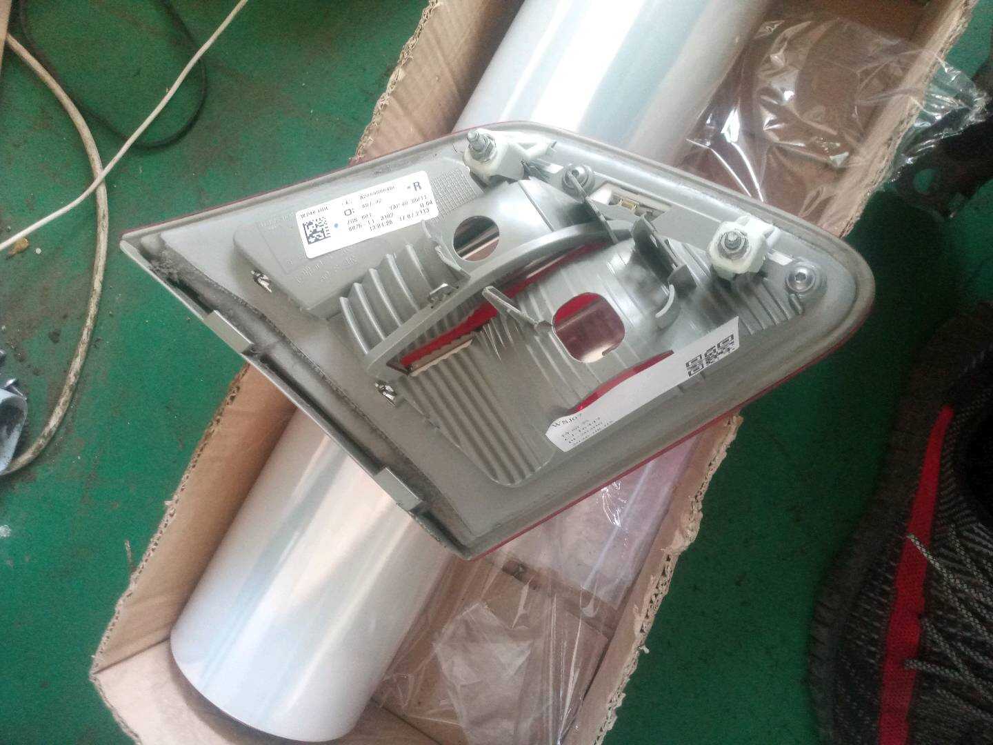 A2469066400 内尾灯半总成(右)