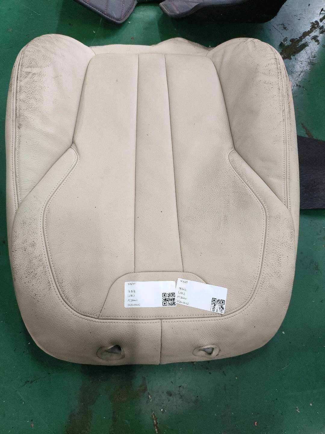 52107352305 驾驶员座椅靠背面罩