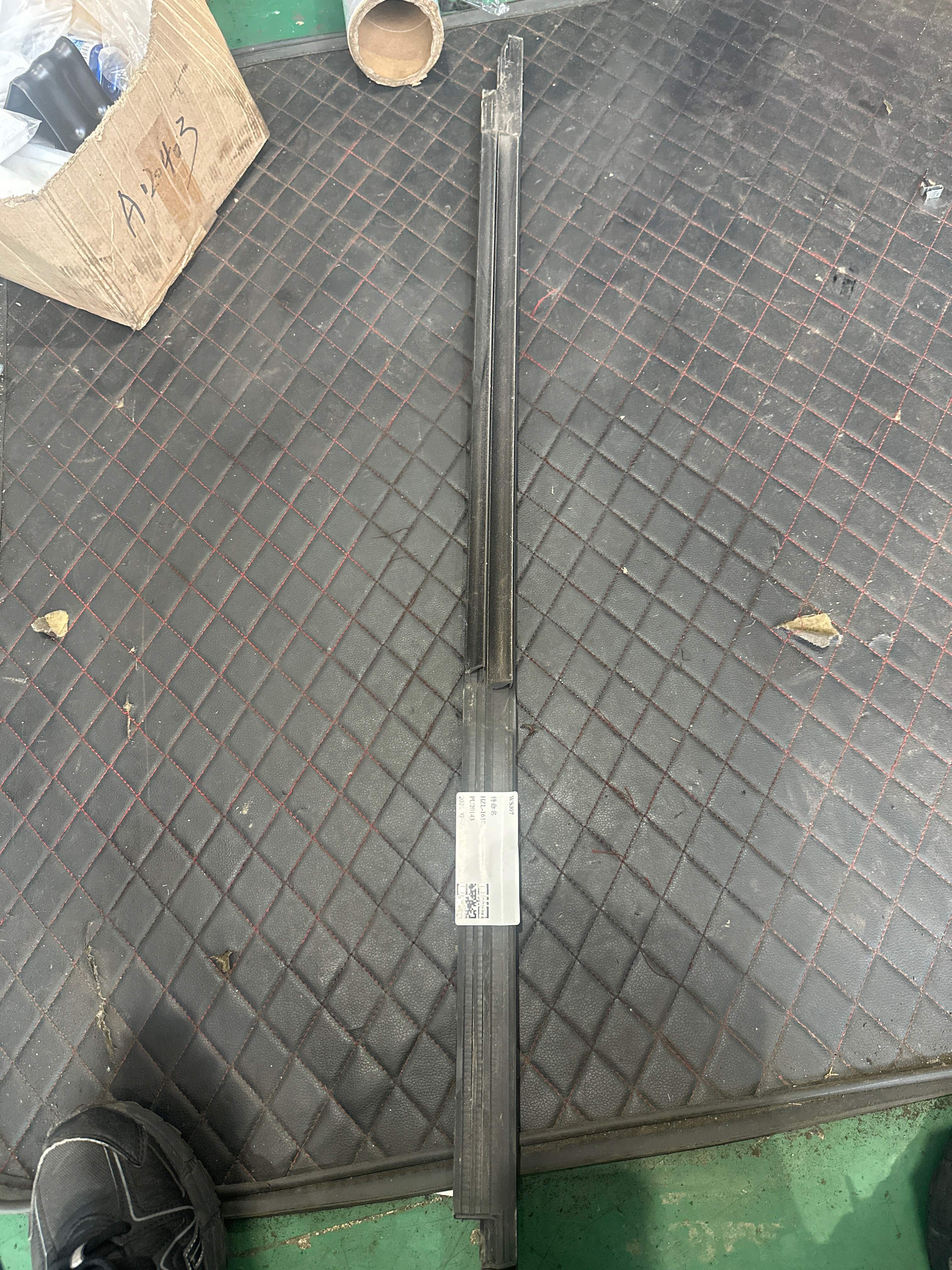 51357433106 后门玻璃压条(右外)