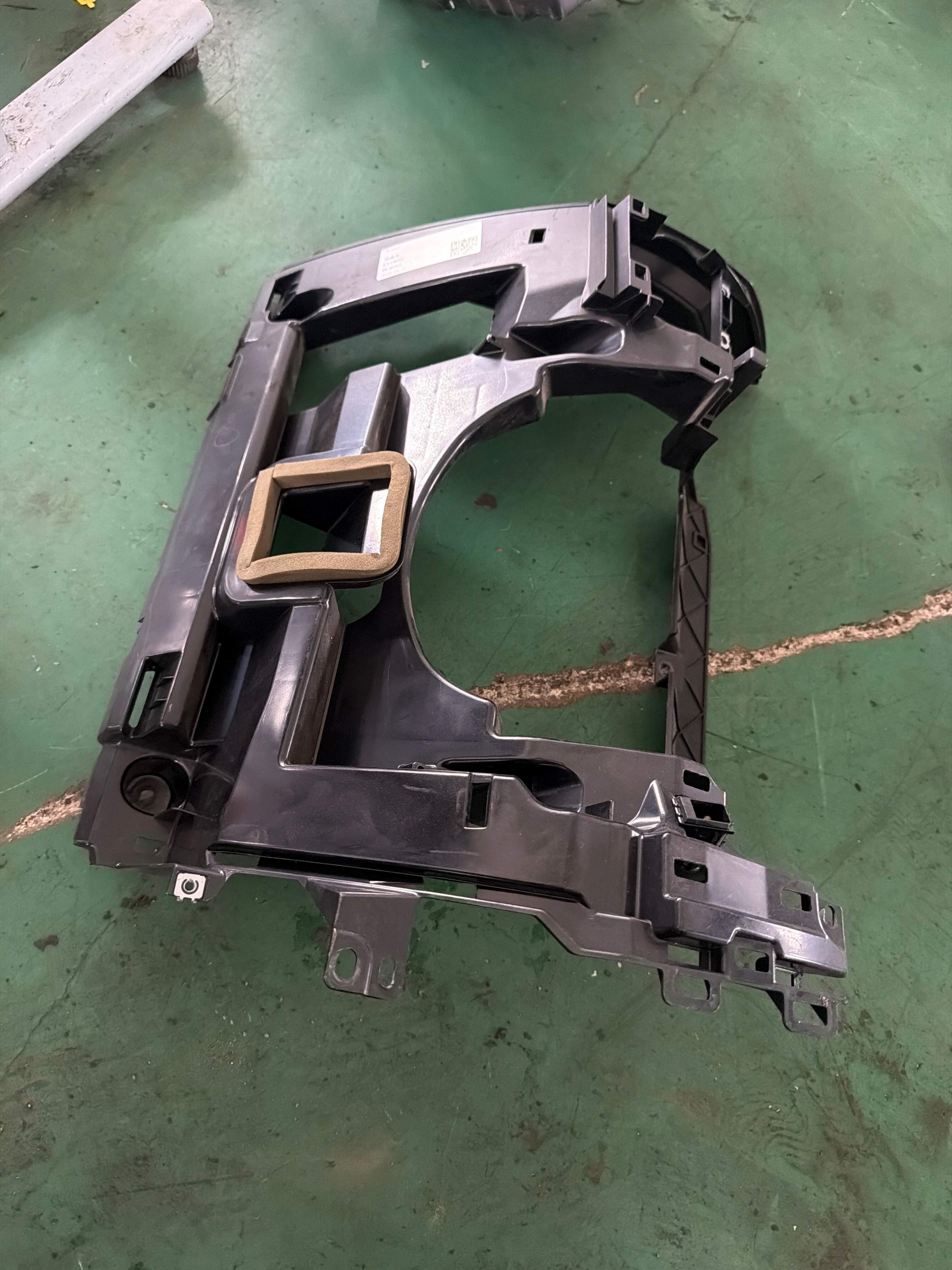 FBO500380NUG 方向盘下饰板底座