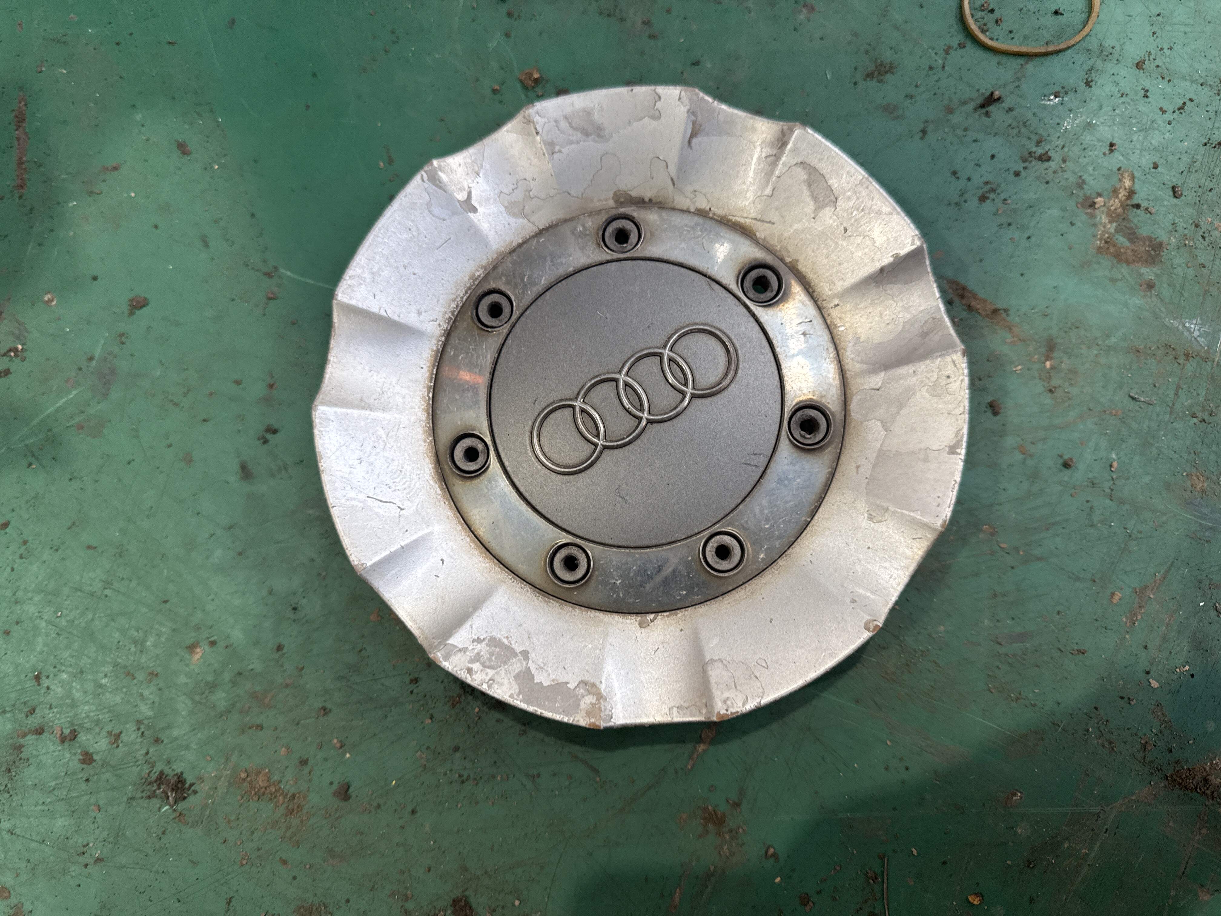 4L0601165 Wheel Hub Cap