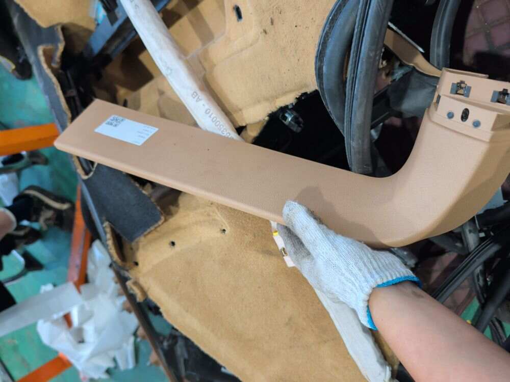 97055524501 尾盖内饰板(左上)