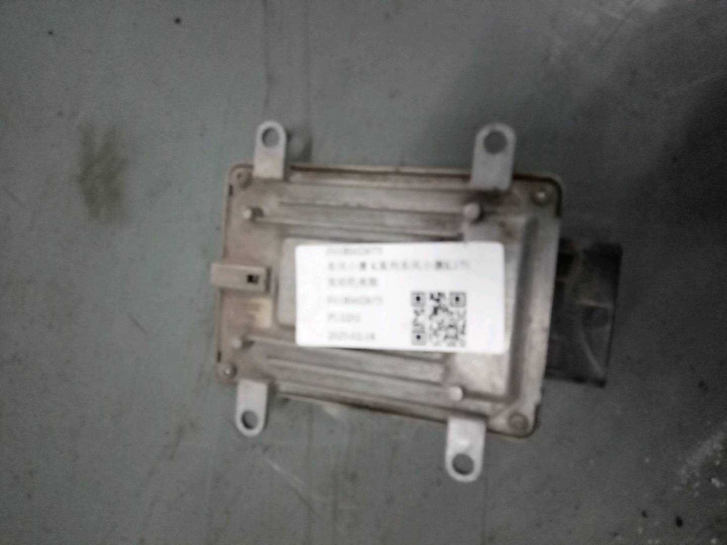 F01R00D075 发动机电脑