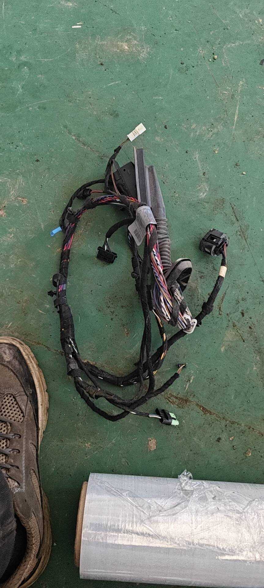 61123450849 Front Door Wiring Harness, Right