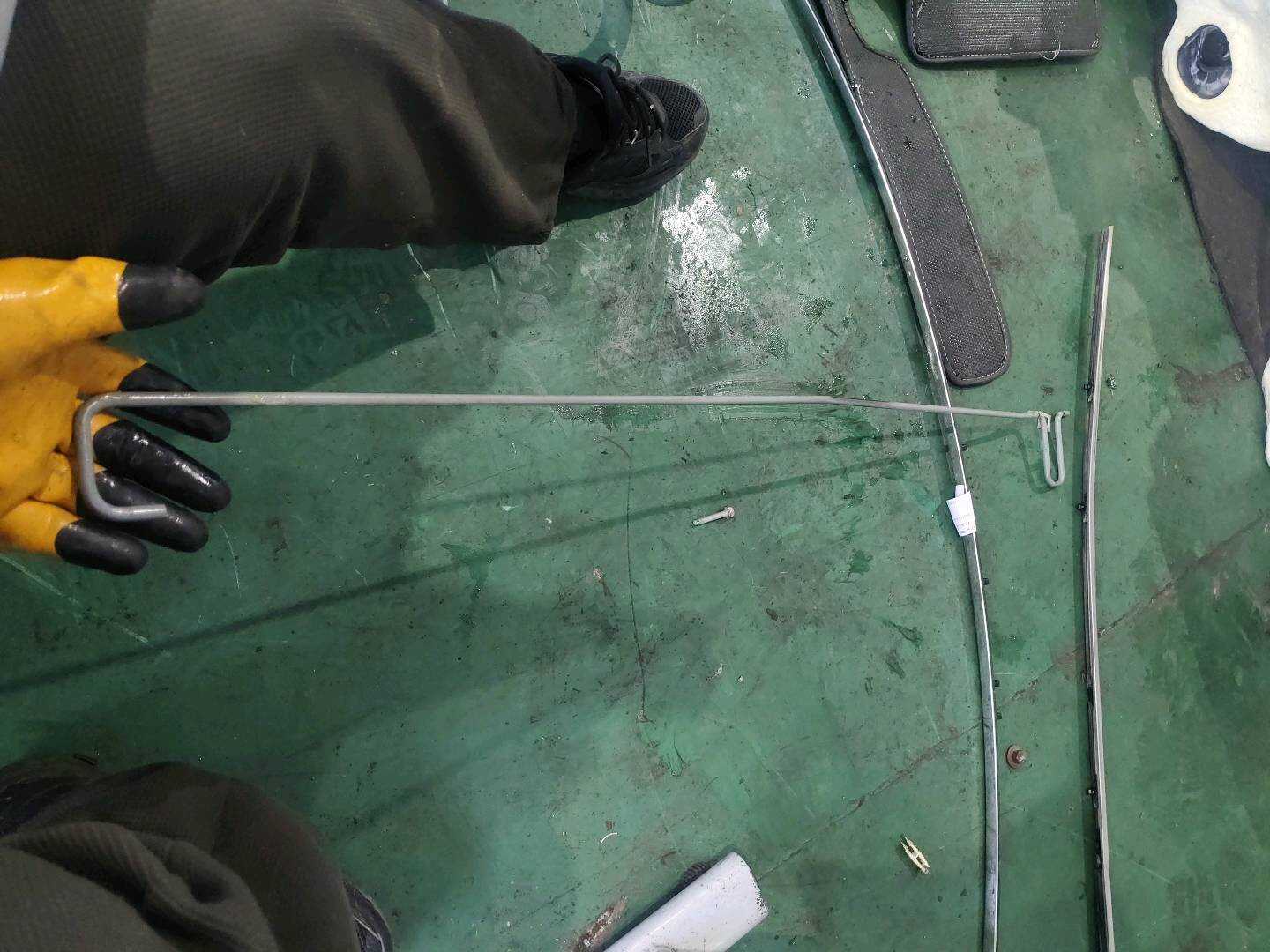 B013014 行李箱右铰链扭杆