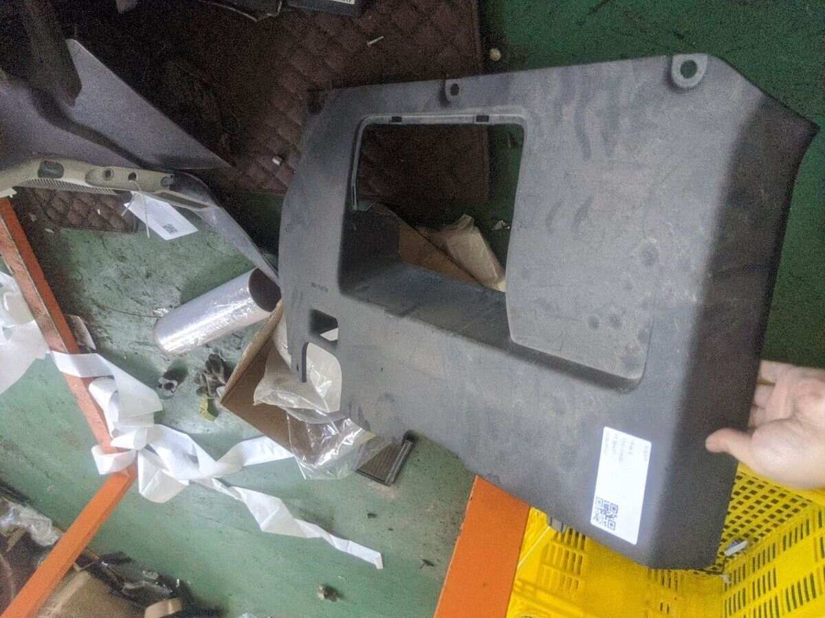 5379648071 发动机装饰罩（左）