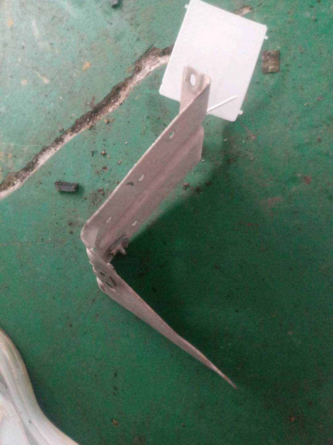 51717188836 发动机下护板支架(右)