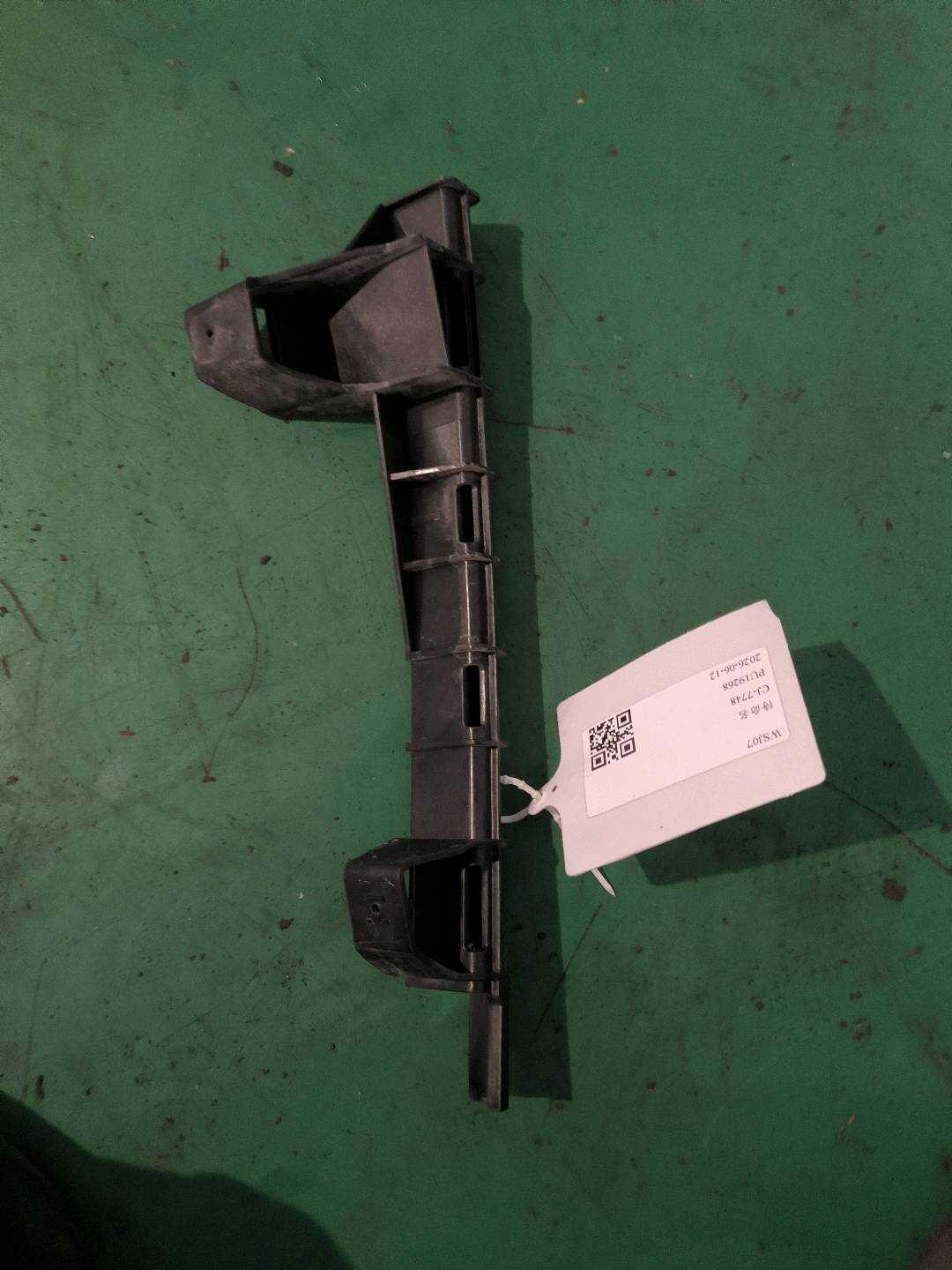 L5CG839613 Rear Door Window Guide Rail, Left
