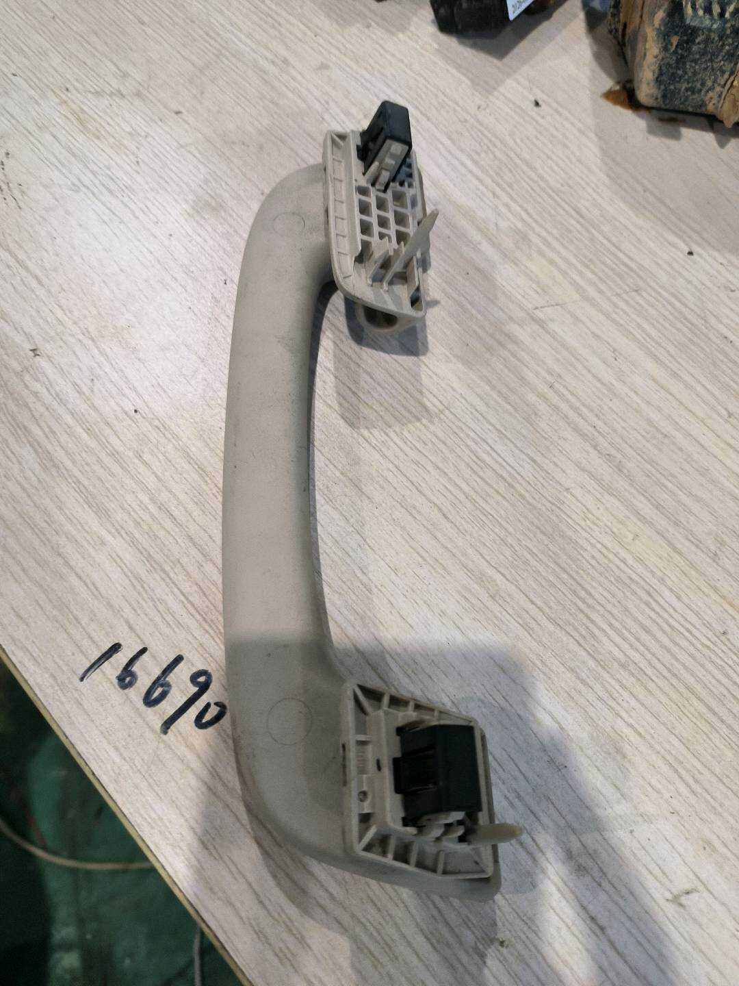 51167300416 车顶扶手(右后)