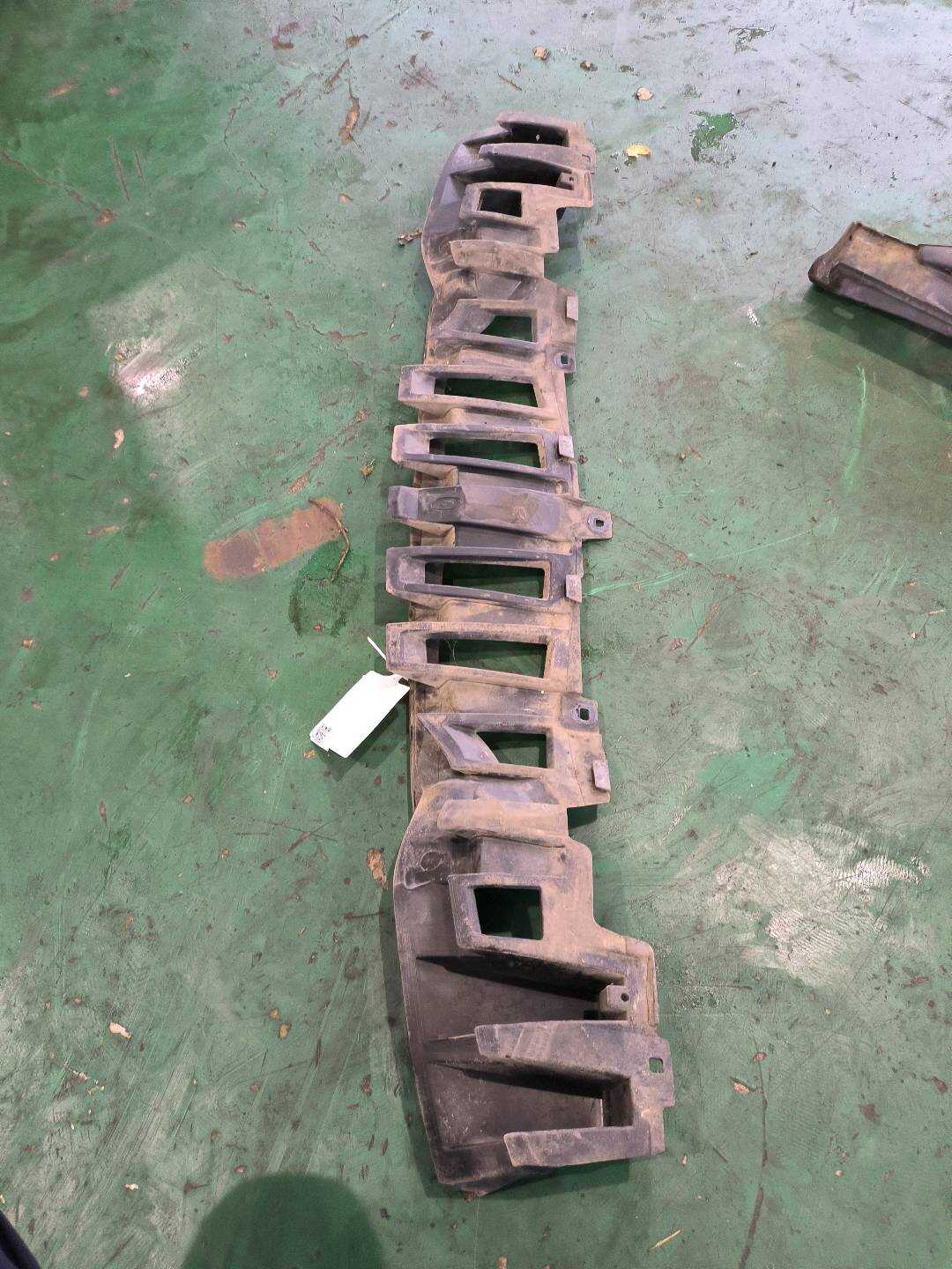 A1698850065 前保险杠加强件（中）