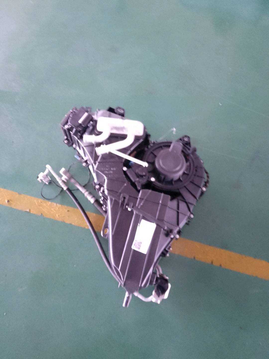 7L0819032A 暖风散热器(后)