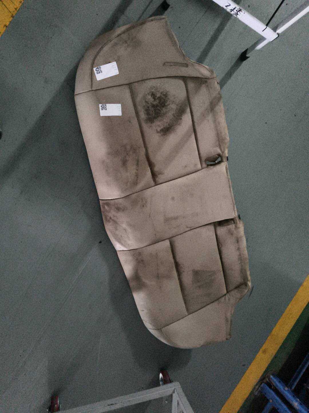 52207146833 后座椅底座面罩