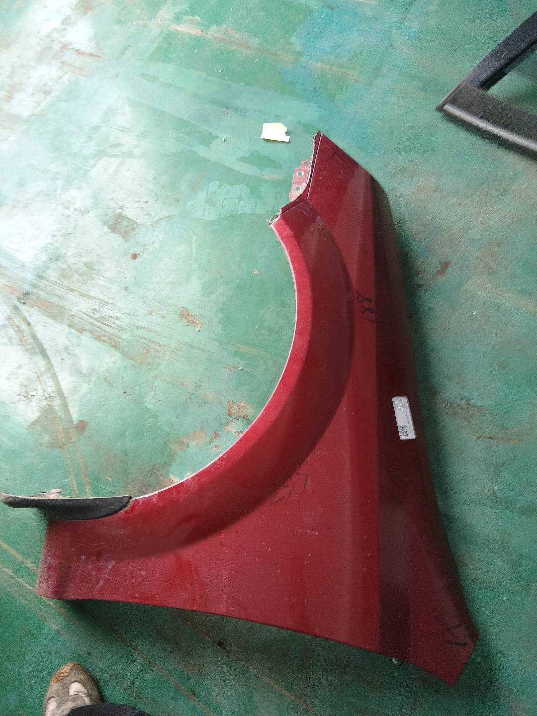 9023317 Front Fender, Left