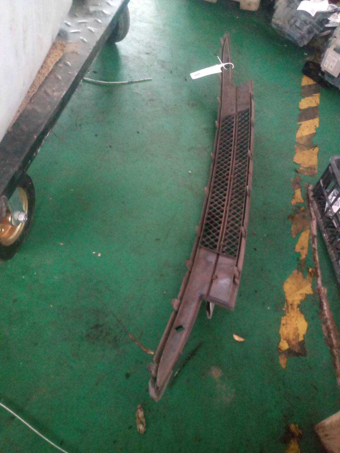 51117182367 前保险杠格栅（中）