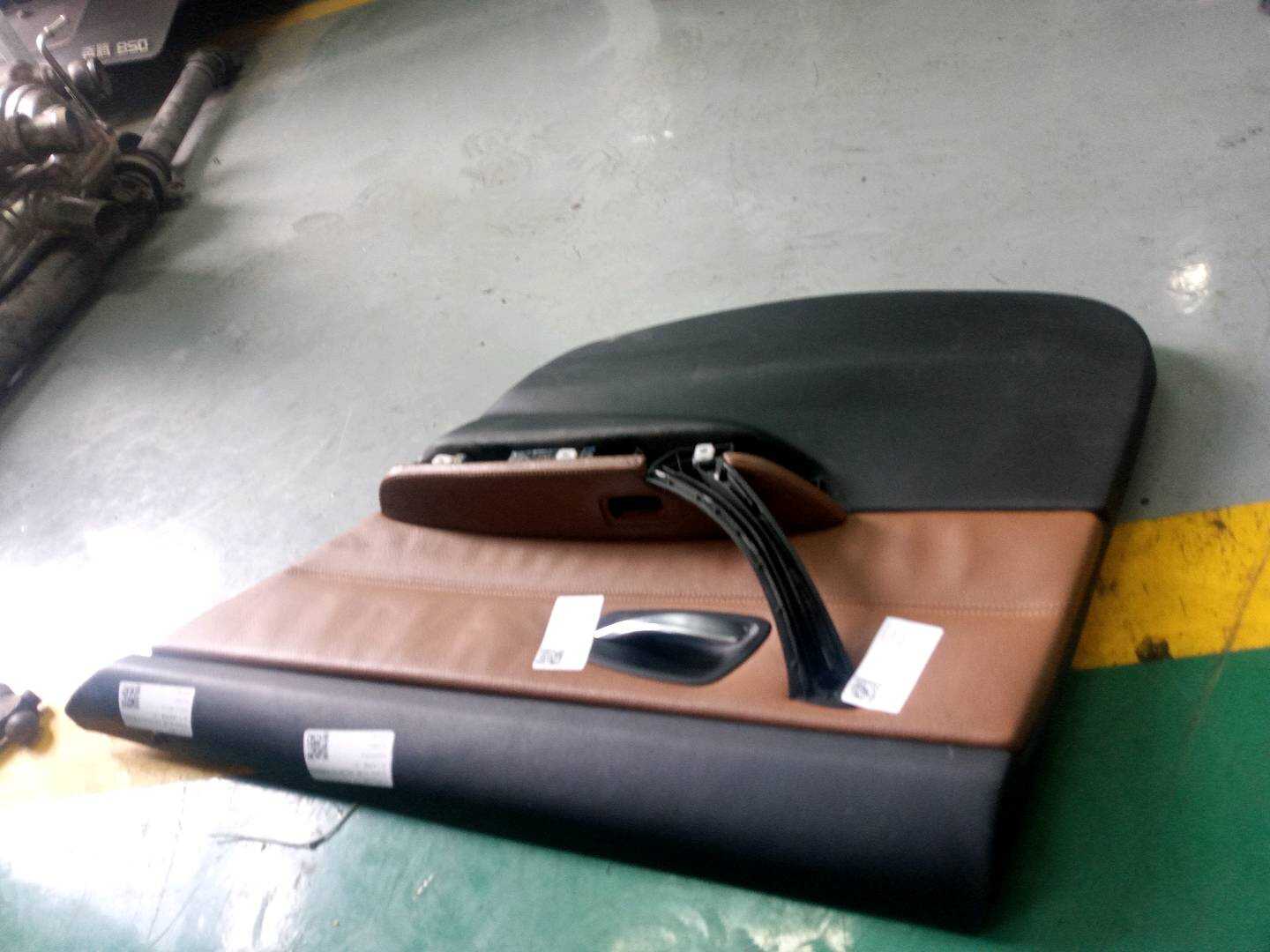 51429167914 后门内饰板(右)