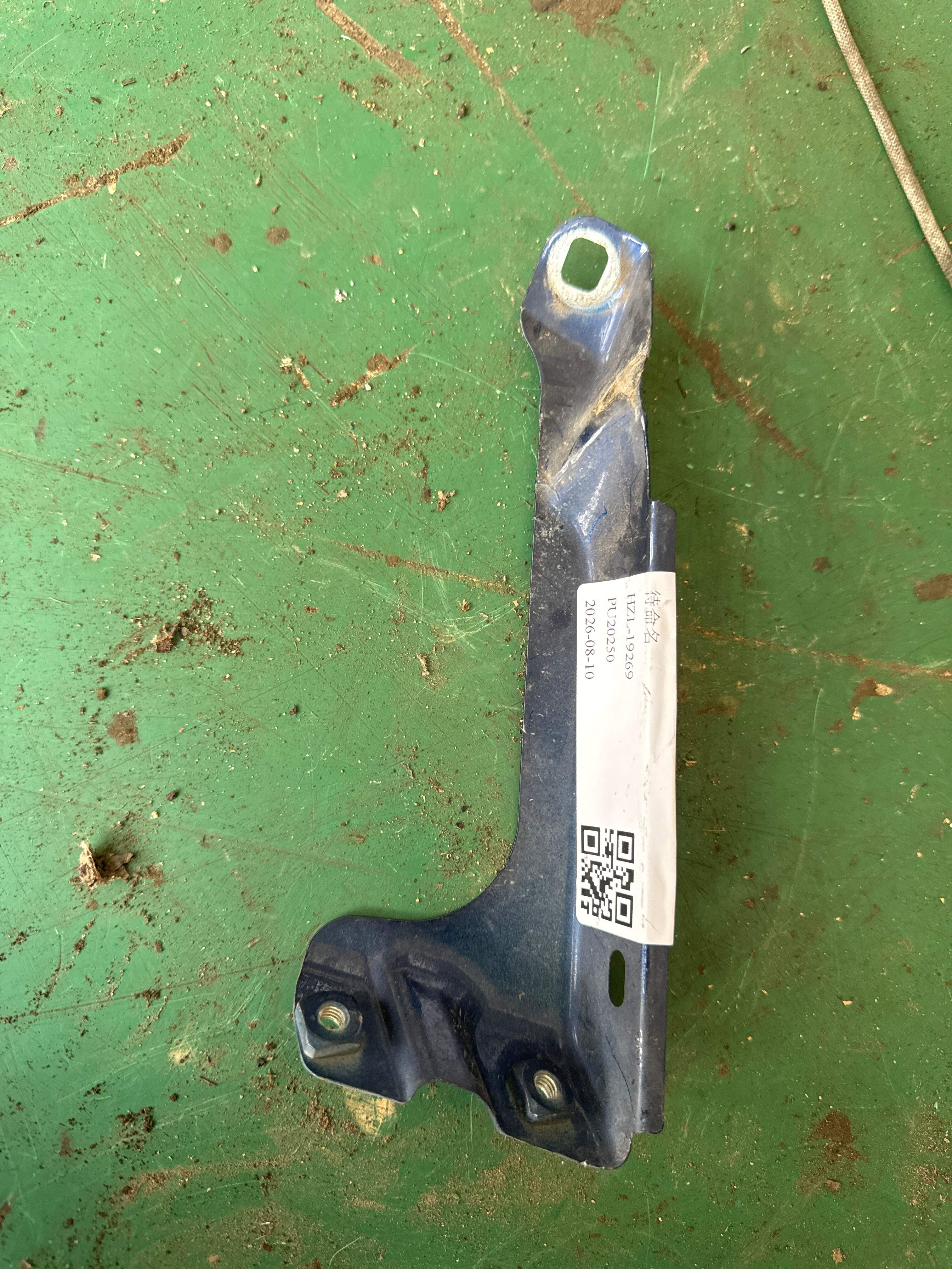 41007408662 Front Fender Mounting Bracket (Lower Right)